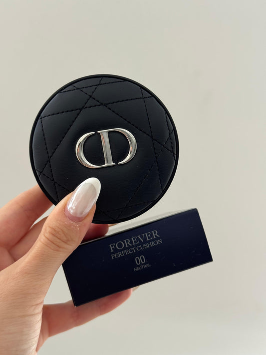 DIOR Forever Perfect Cushion - 00 Neutral
24H Wear High Perfection & Skin-Caring Watery Hydration SPF35