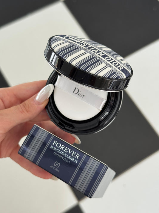 DIOR Forever Skinglow Cushion 00 Neutral - Dioriviera Limited Edition
24h Wear Foundation - Hydrating - Luminous Matte and Glow Finishes