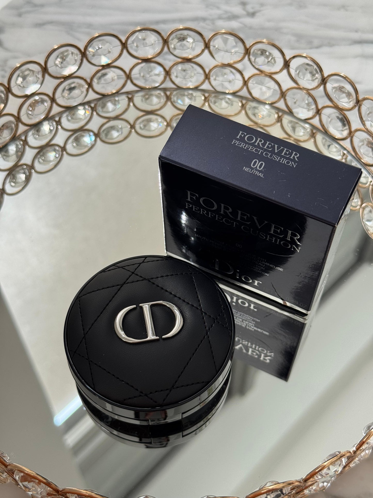 DIOR Forever Perfect Cushion - 00 Neutral
24H Wear High Perfection & Skin-Caring Watery Hydration SPF35