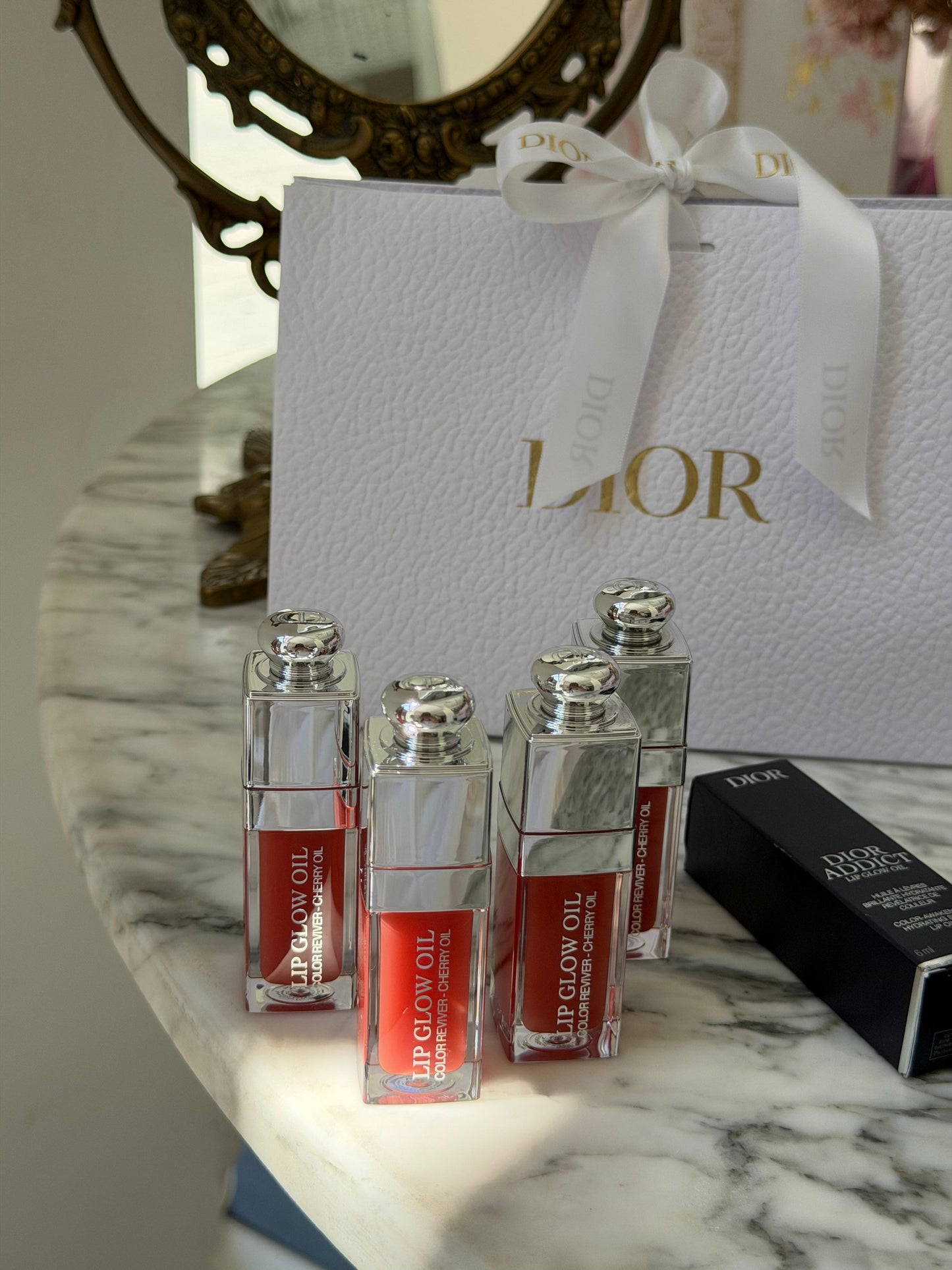 DIOR Addict Lip Glow Oil (012)
Nourishing Lip Oil - Intense Gloss