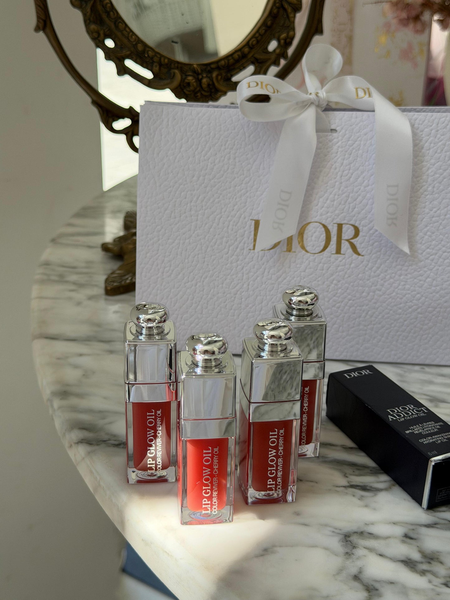 DIOR Addict Lip Glow Oil (012)
Nourishing Lip Oil - Intense Gloss
