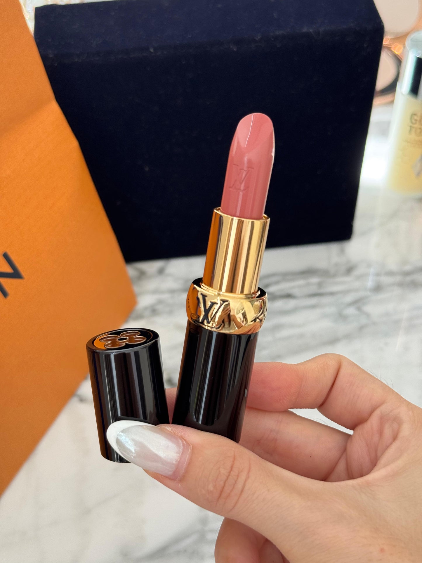 LOUIS VUITTON LV Rouge Satin - Beige Machina