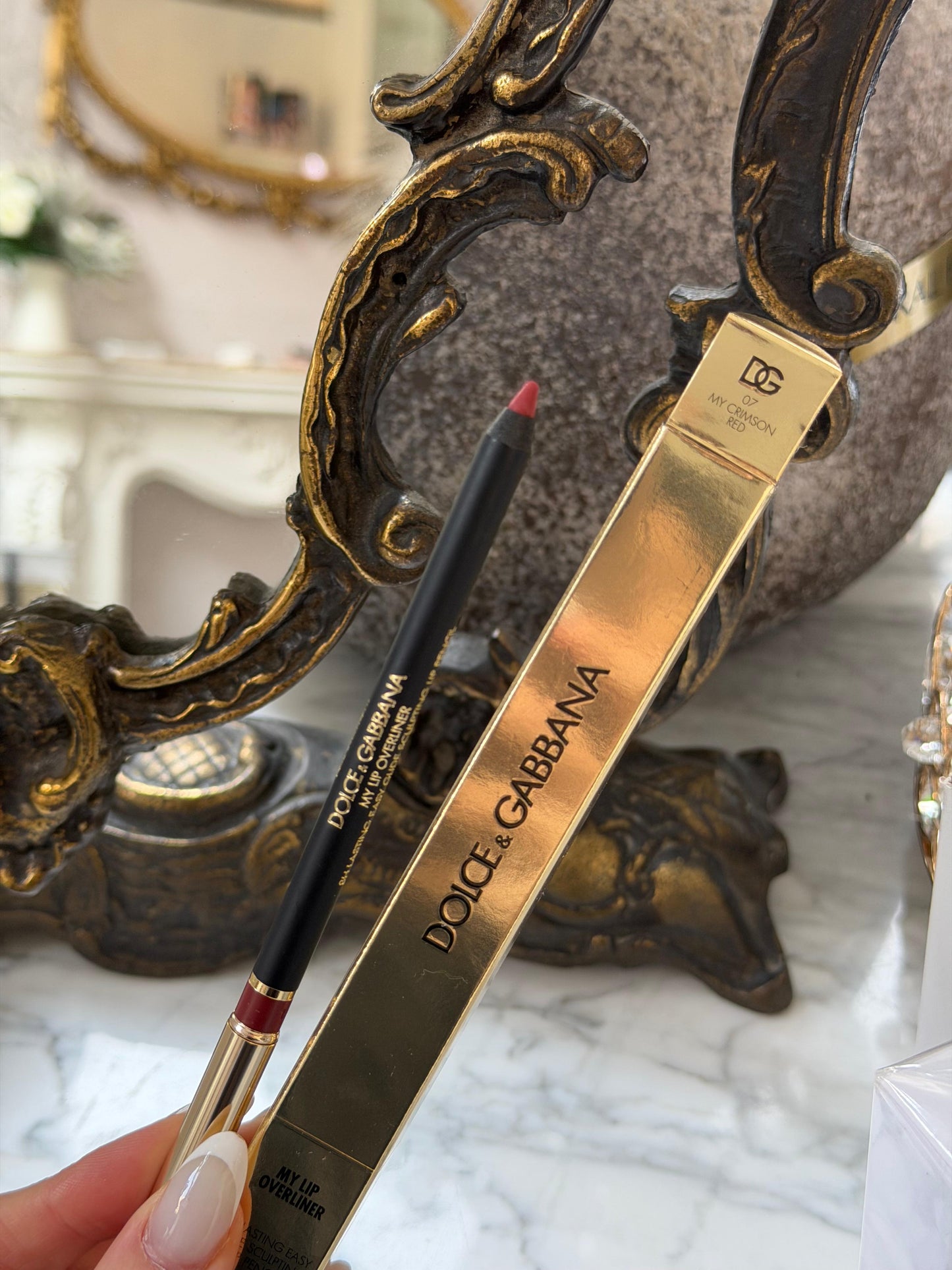 DOLCE&GABBANA My Lip Overliner
8H Lasting Easy Glide Sculpting Lip Liner Pencil (07)