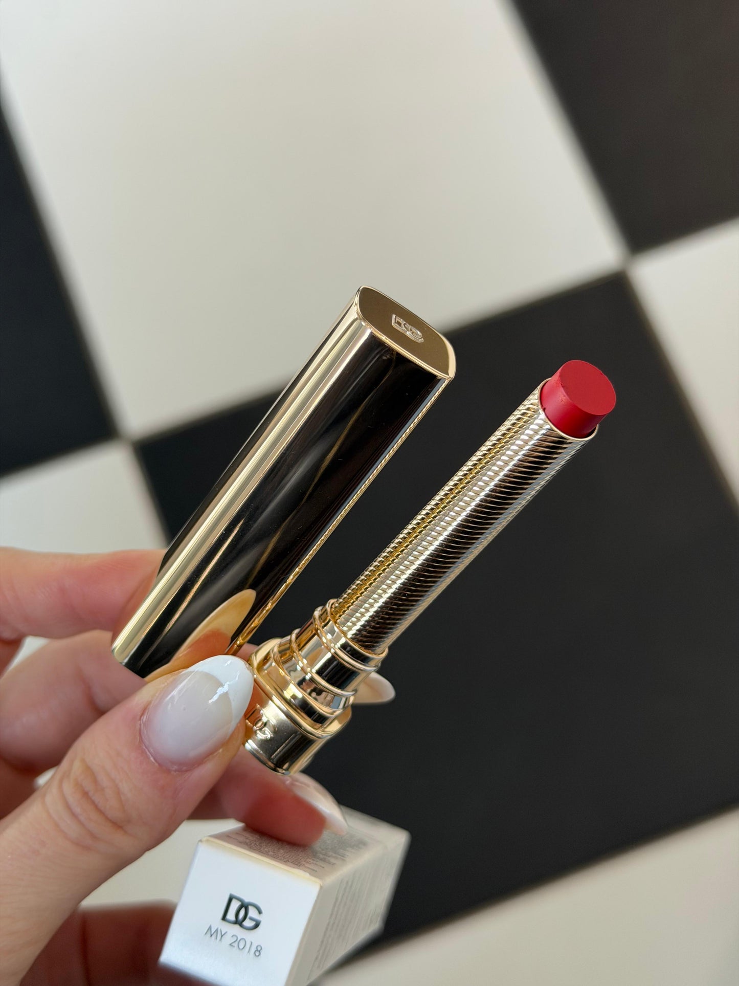 DOLCE&GABBANA My Sculpt Satin
Lasting Color & Hydration Lipstick Stylo - MY 2018