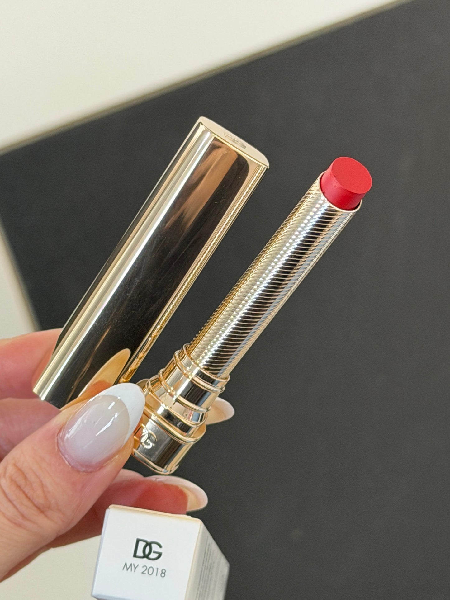 DOLCE&GABBANA My Sculpt Satin
Lasting Color & Hydration Lipstick Stylo - MY 2018