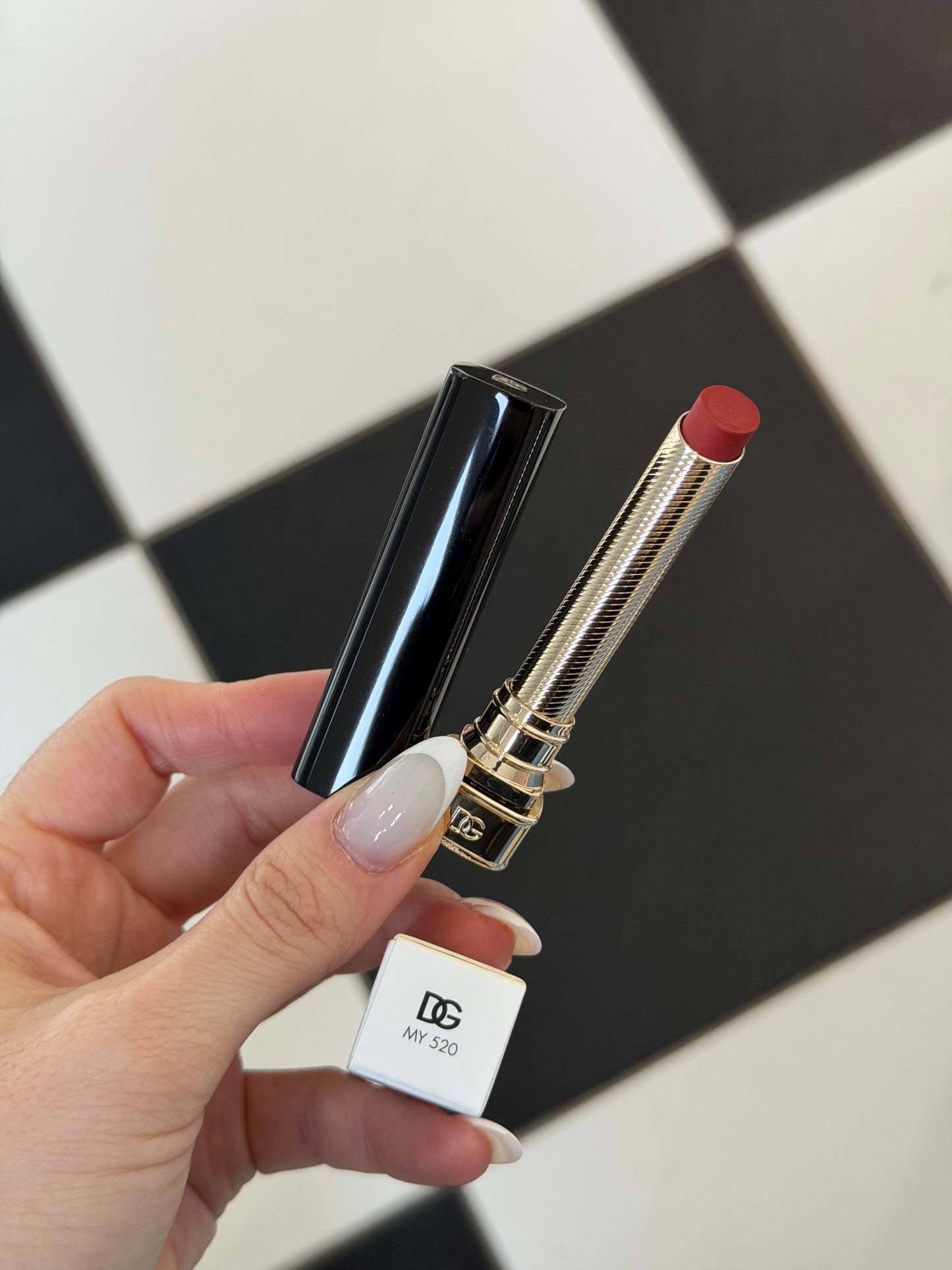 DOLCE&GABBANA My Comfy Matte Lipstick - My 520
Instant Rich Color & Hydration Lip Stylo