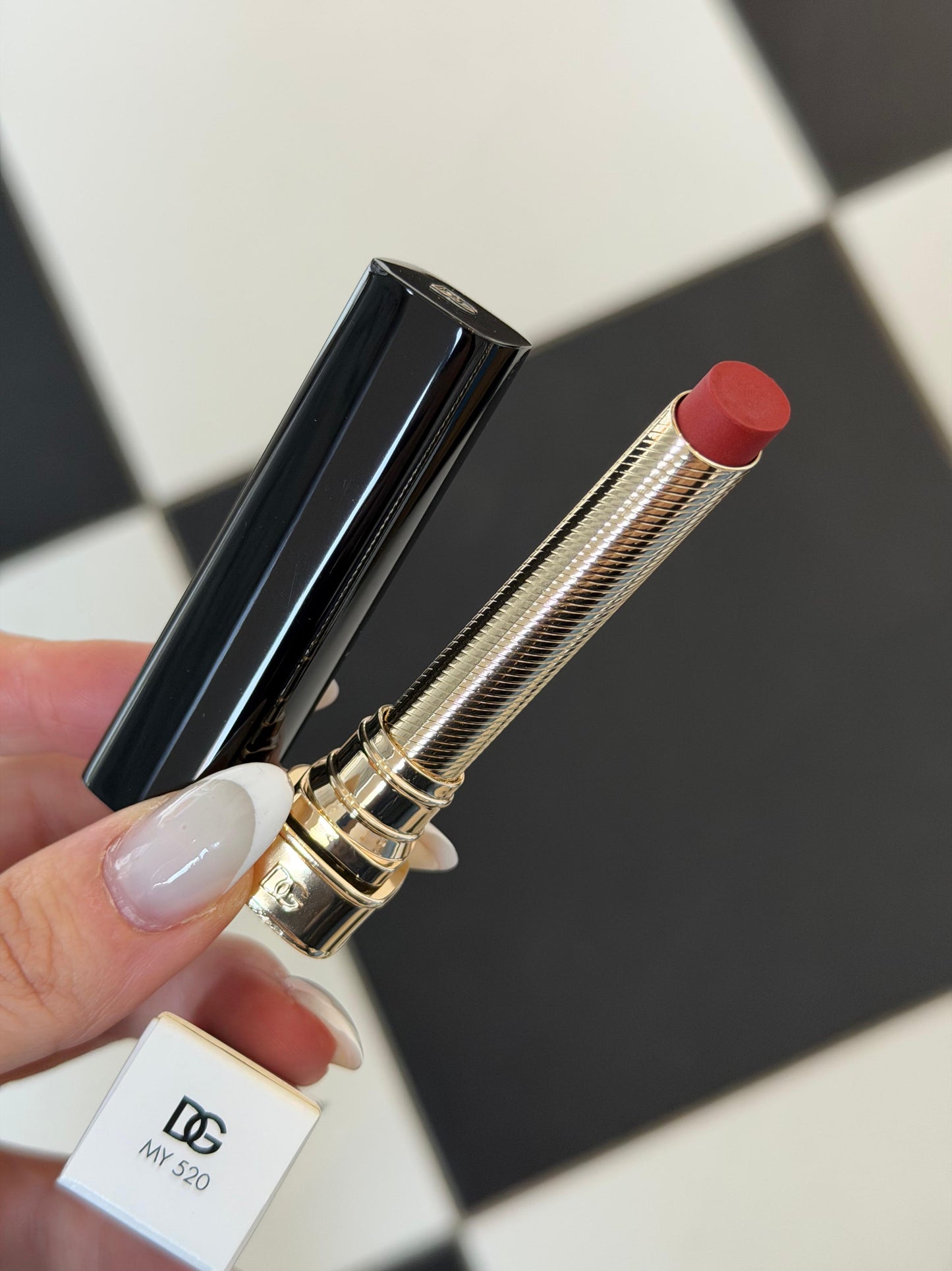 DOLCE&GABBANA My Comfy Matte Lipstick - My 520
Instant Rich Color & Hydration Lip Stylo