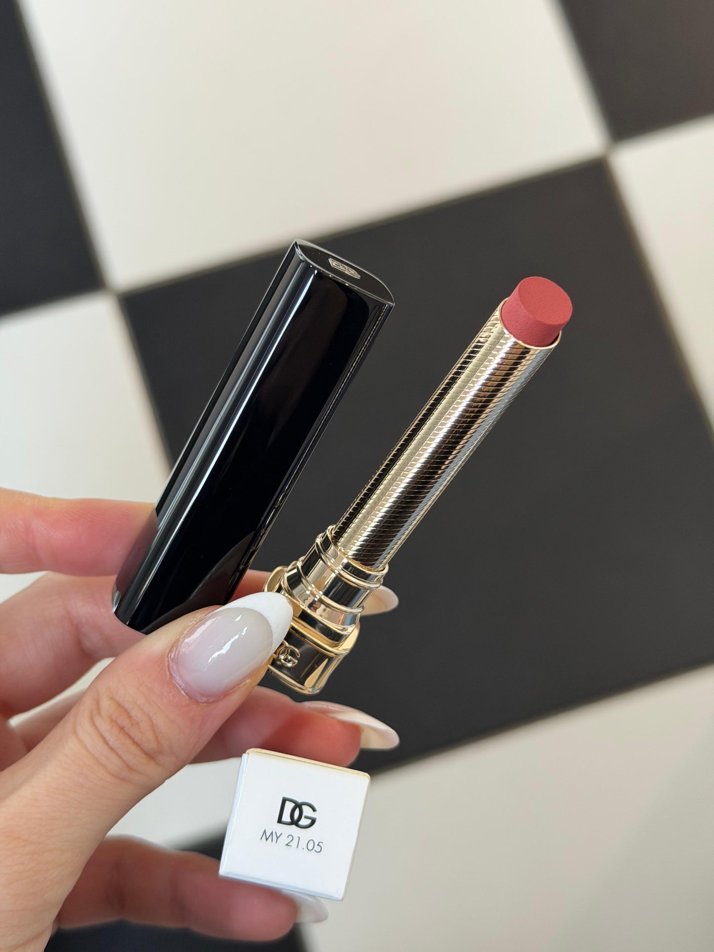 DOLCE&GABBANA My Comfy Matte Lipstick - My 21.05
Instant Rich Color & Hydration Lip Stylo