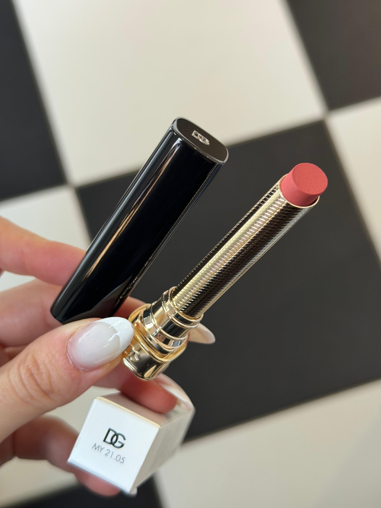DOLCE&GABBANA My Comfy Matte Lipstick - My 21.05
Instant Rich Color & Hydration Lip Stylo
