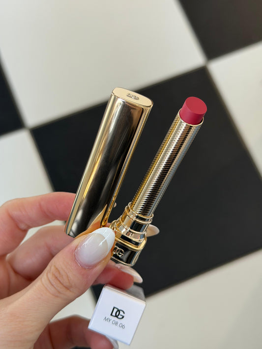 DOLCE&GABBANA My Sculpt Satin
Lasting Color & Hydration Lipstick Stylo - MY 08.06