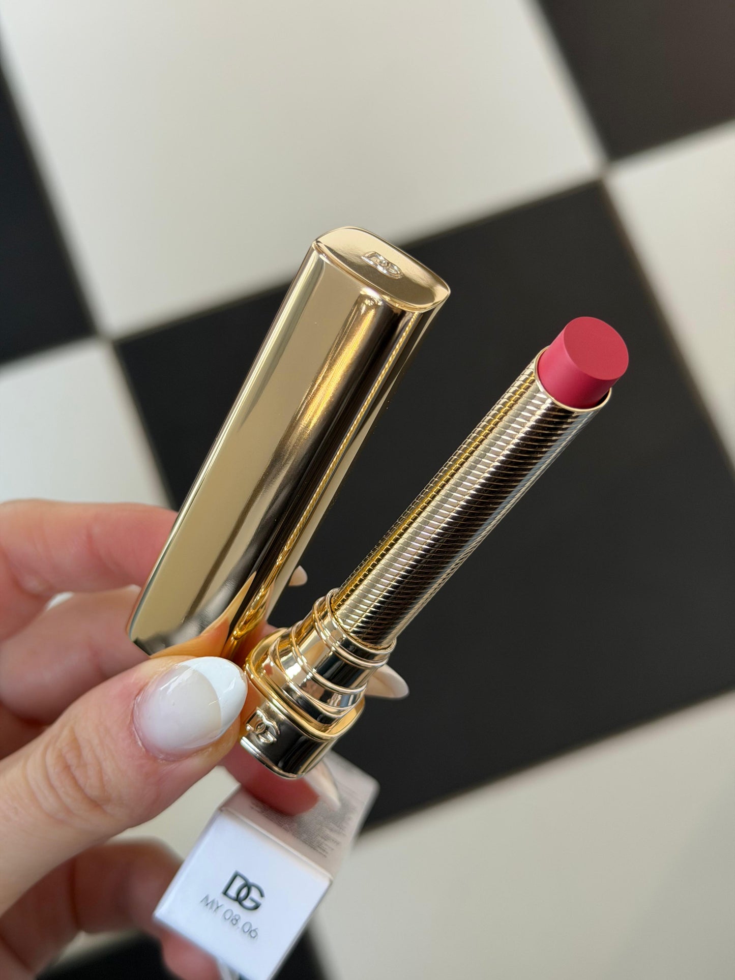 DOLCE&GABBANA My Sculpt Satin
Lasting Color & Hydration Lipstick Stylo - MY 08.06