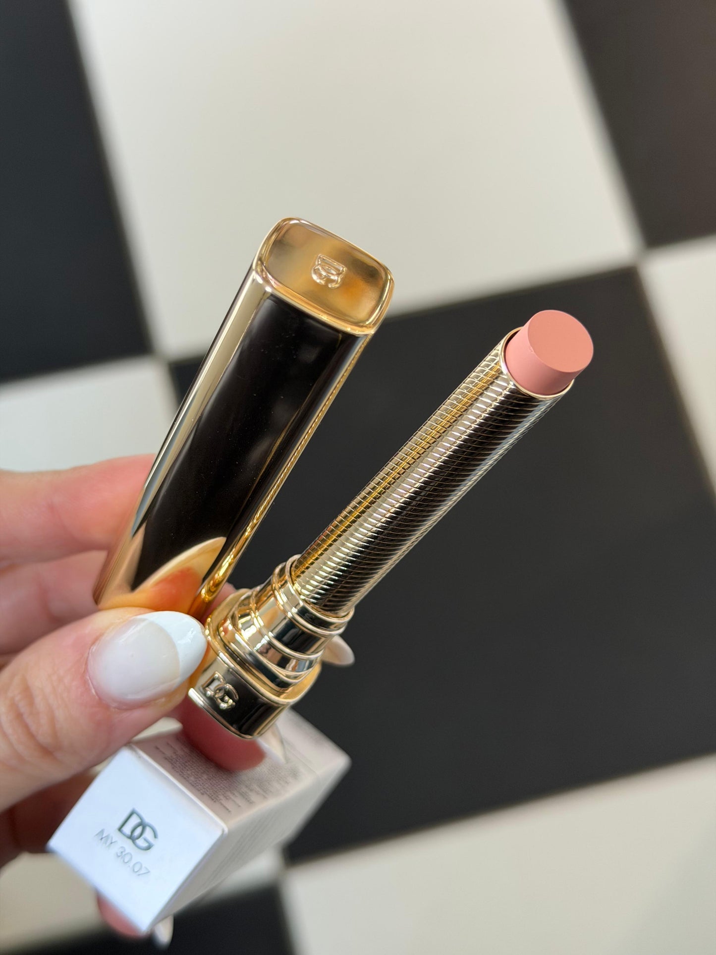 DOLCE&GABBANA My Sculpt Satin
Lasting Color & Hydration Lipstick Stylo - MY 30.07