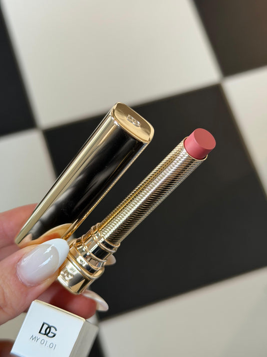 DOLCE&GABBANA My Sculpt Satin
Lasting Color & Hydration Lipstick Stylo - MY 01.01