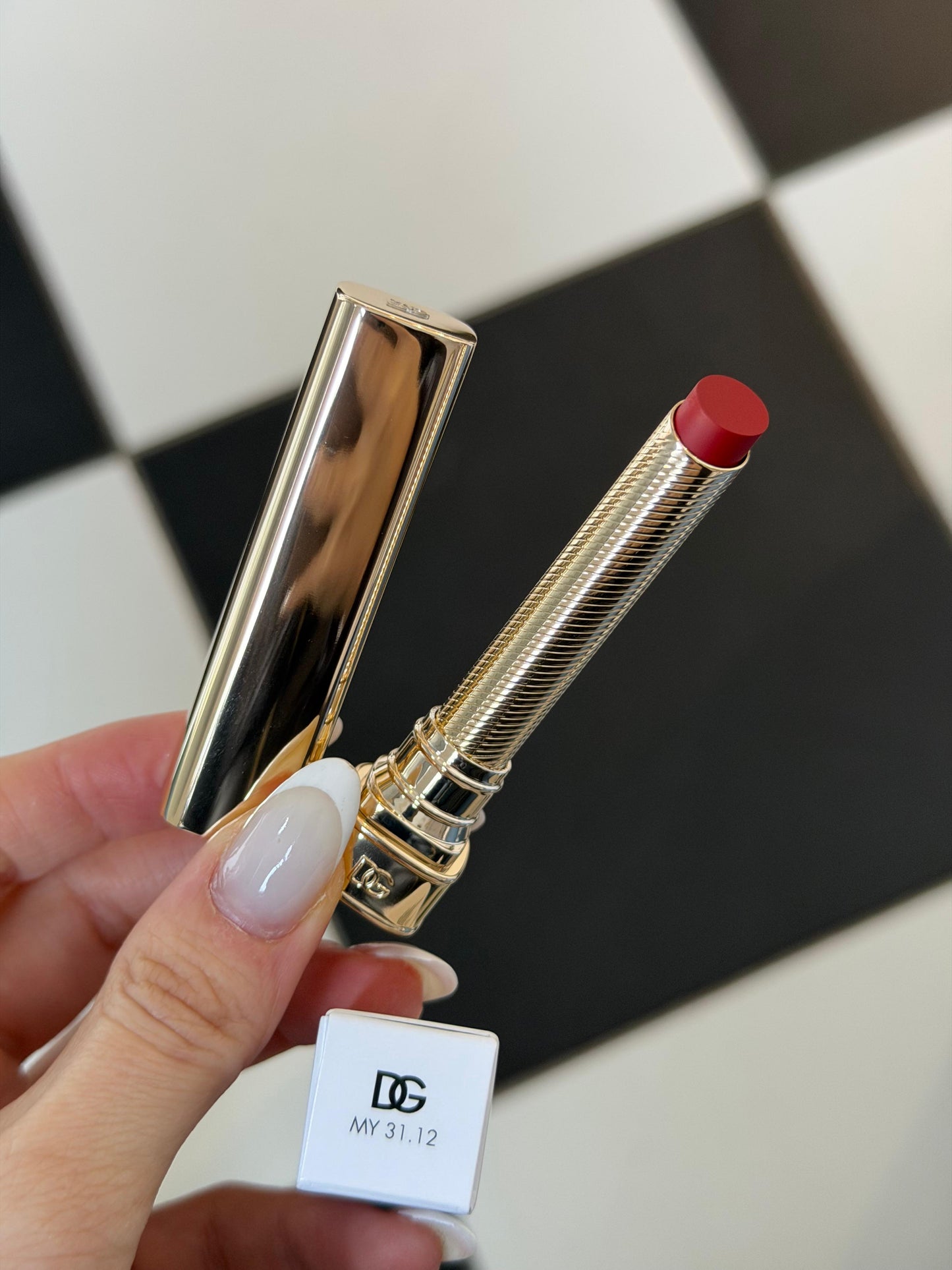 DOLCE&GABBANA My Sculpt Satin
Lasting Color & Hydration Lipstick Stylo - MY 31.12