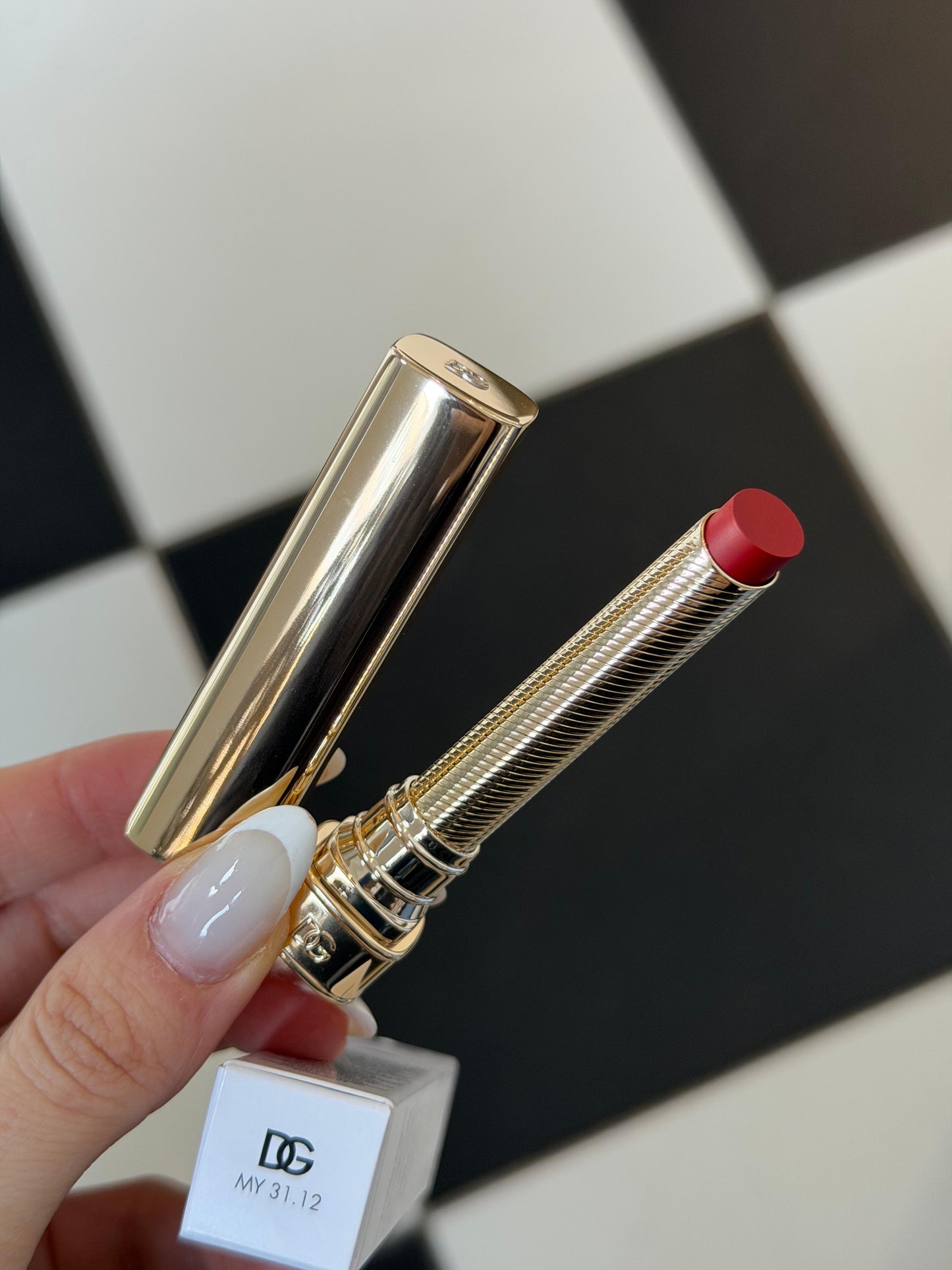 DOLCE&GABBANA My Sculpt Satin
Lasting Color & Hydration Lipstick Stylo - MY 31.12