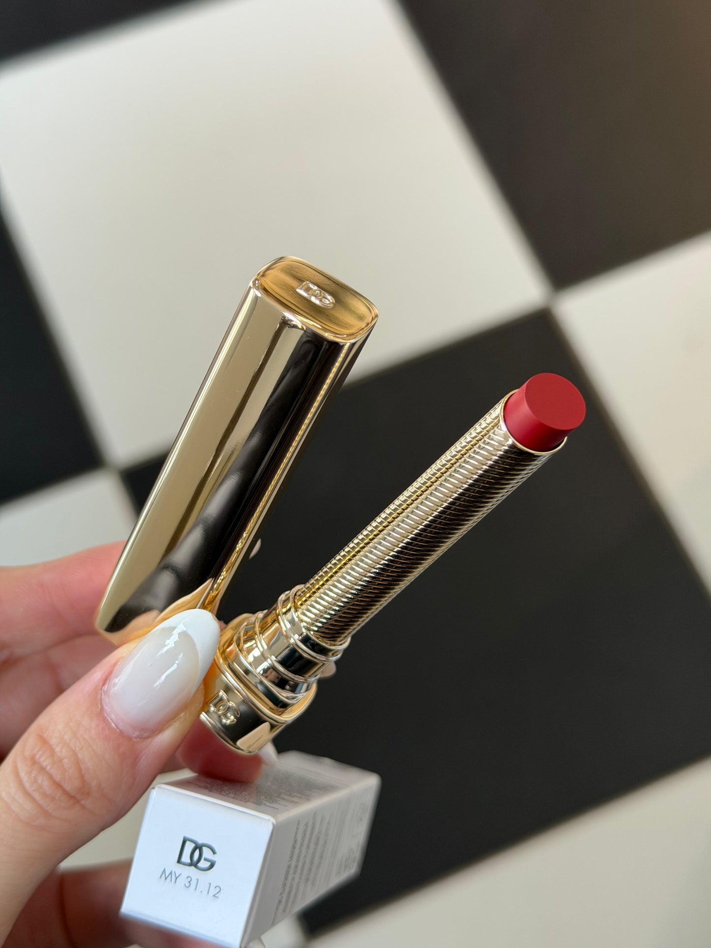 DOLCE&GABBANA My Sculpt Satin
Lasting Color & Hydration Lipstick Stylo - MY 31.12