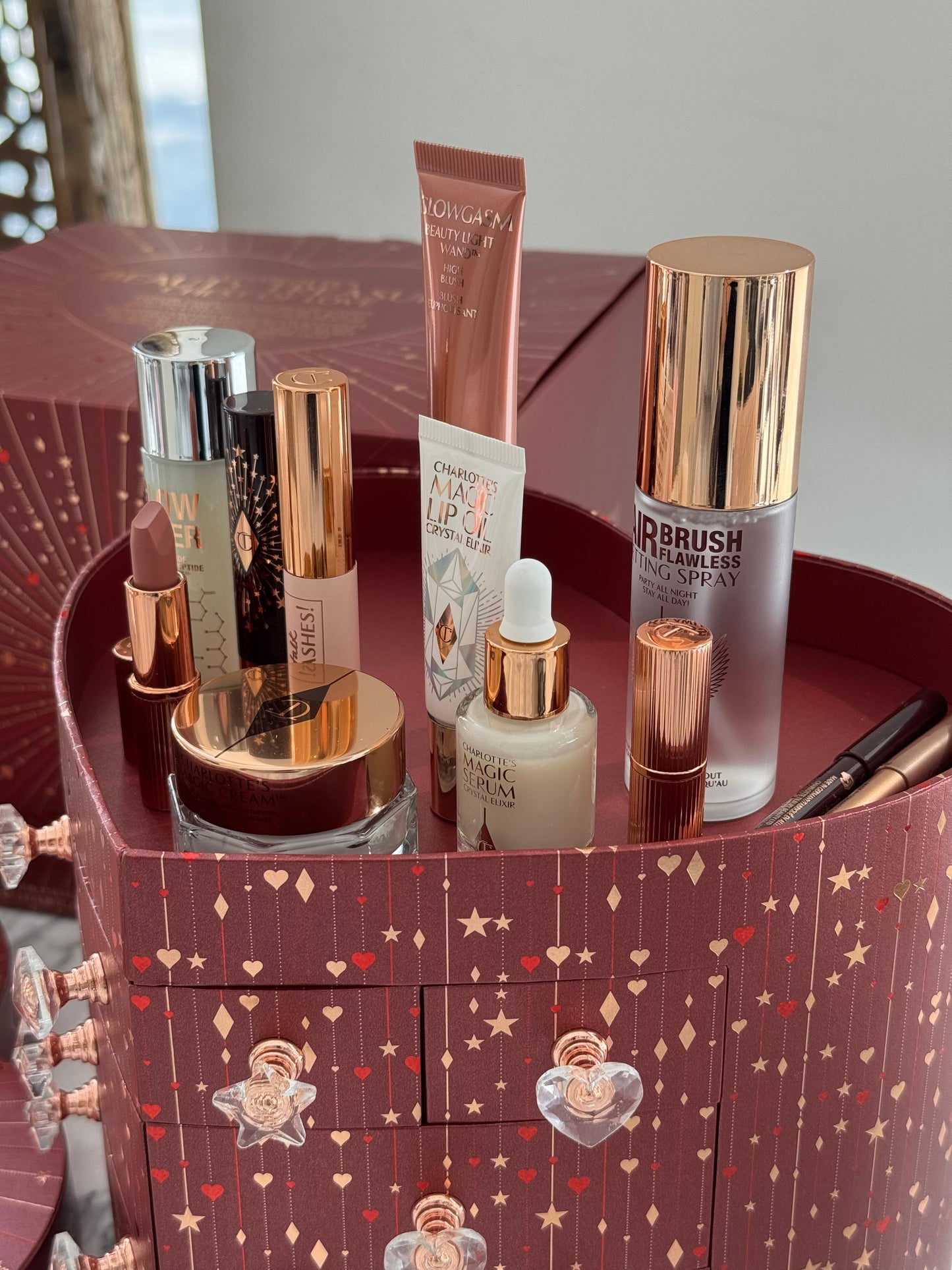 CHARLOTTE TILBURY’S Beauty Treasure Chest Of Love Set
12 Door Beauty Advent Calendar