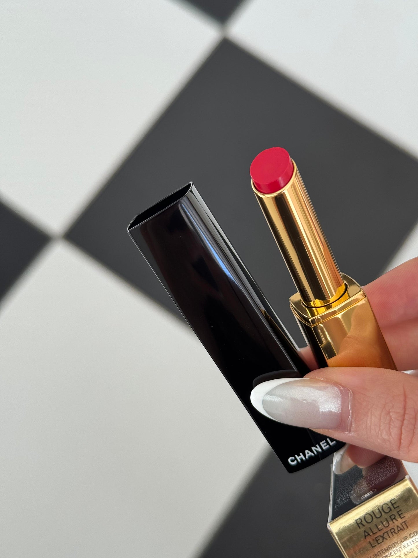 CHANEL Rouge Allure L’Extrait
High-Intensity Lipstick (832) - Concentrated Radiance and Care