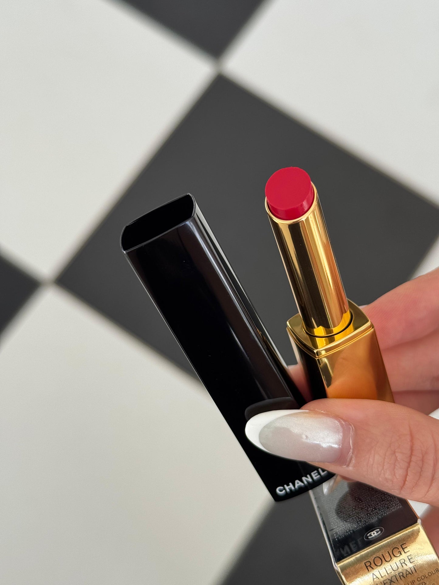 CHANEL Rouge Allure L’Extrait
High-Intensity Lipstick (832) - Concentrated Radiance and Care