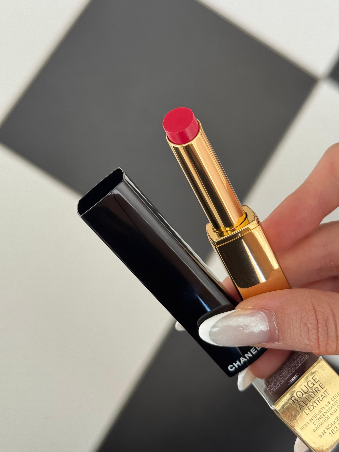 CHANEL Rouge Allure L’Extrait
High-Intensity Lipstick (832) - Concentrated Radiance and Care