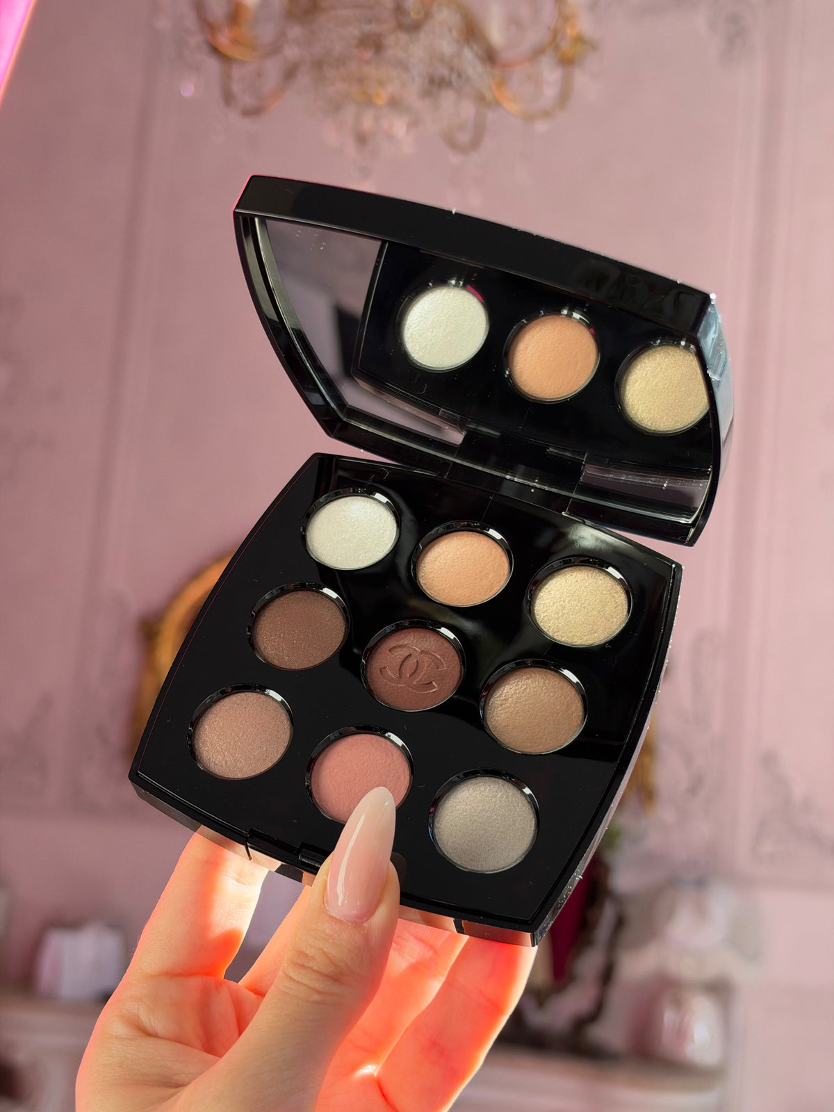 CHANEL Les 9 Ombres 
High Intensity Multi-Effect Eyeshadow Palette (587)
