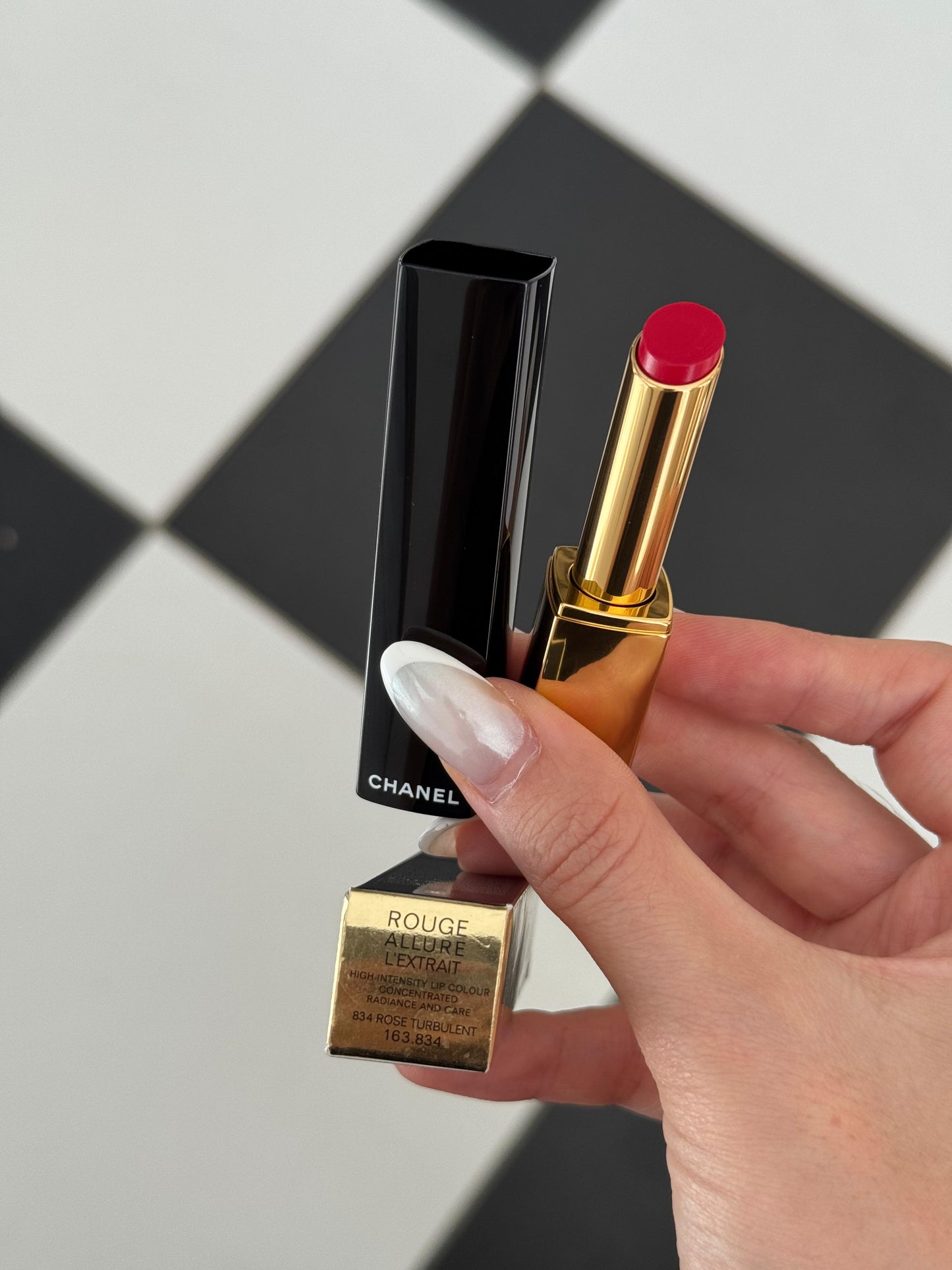 CHANEL Rouge Allure L’Extrait
High-Intensity Lipstick (834) - Concentrated Radiance and Care