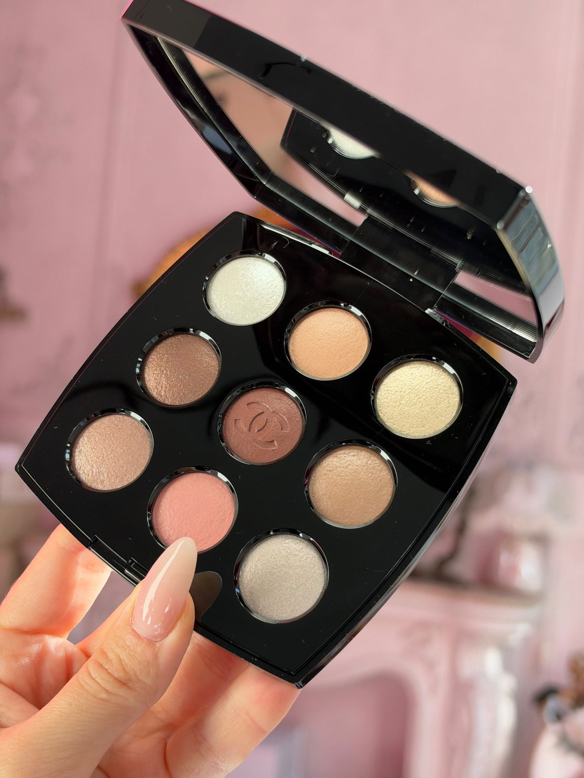 CHANEL Les 9 Ombres 
High Intensity Multi-Effect Eyeshadow Palette (587)