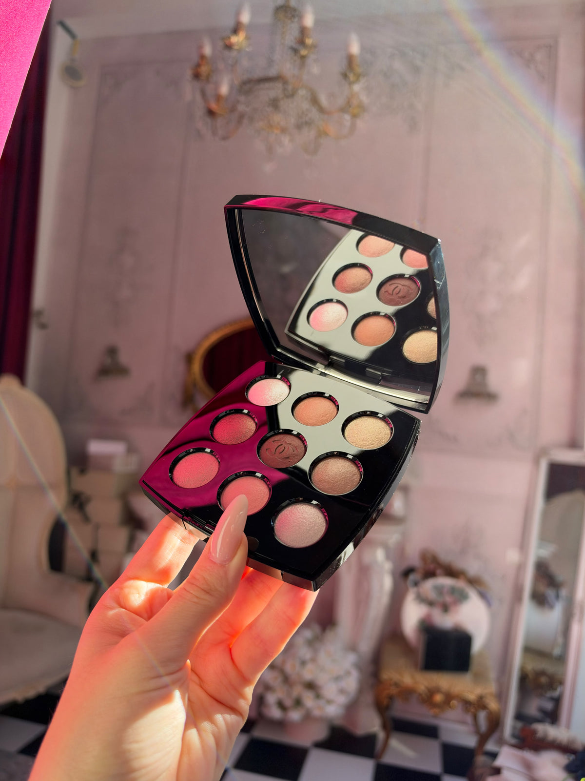CHANEL Les 9 Ombres 
High Intensity Multi-Effect Eyeshadow Palette (587)
