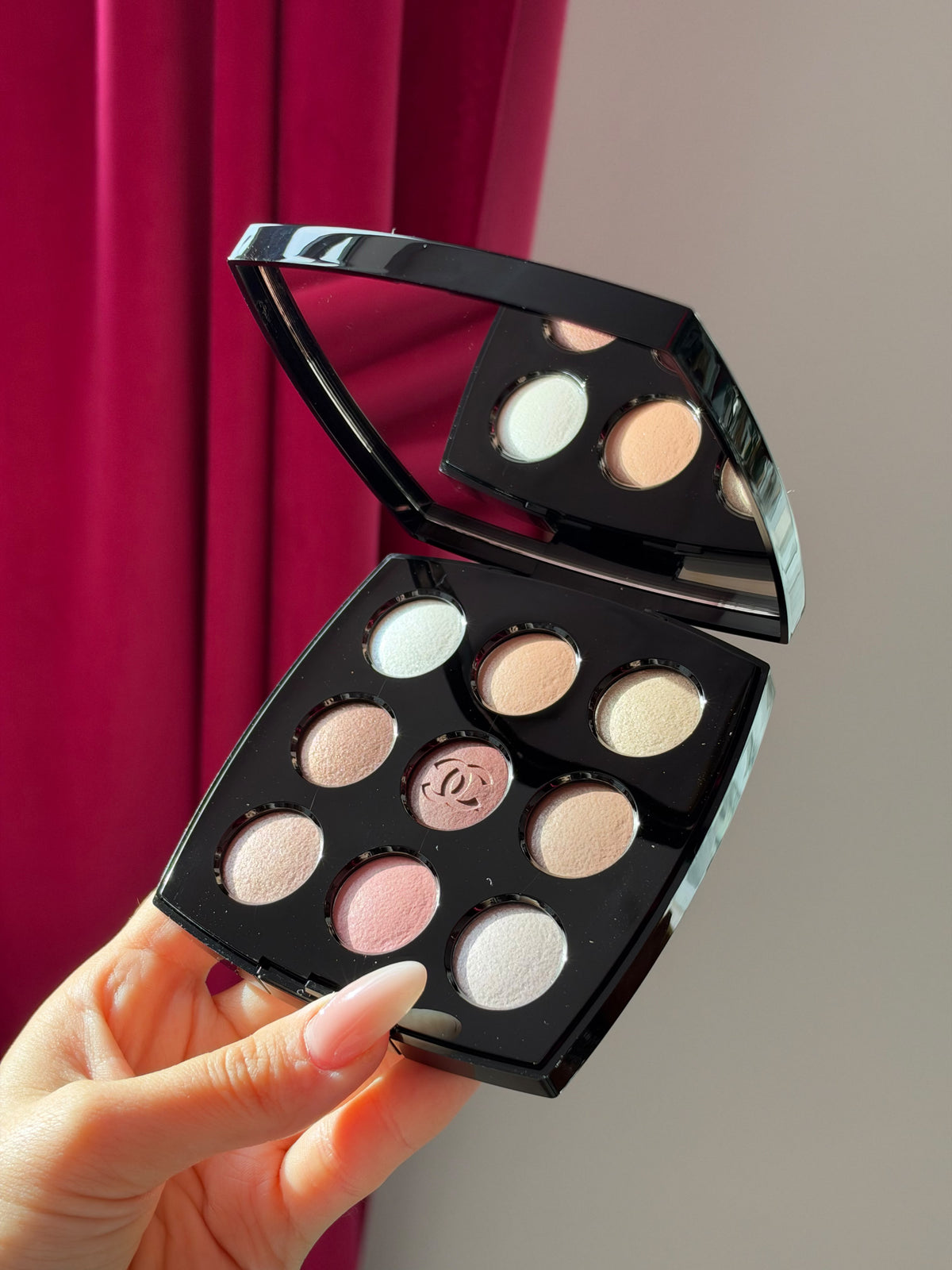 CHANEL Les 9 Ombres 
High Intensity Multi-Effect Eyeshadow Palette (587)
