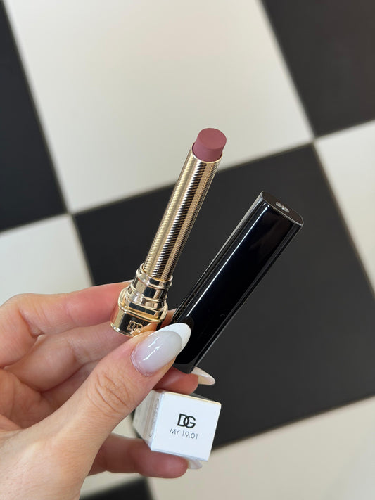 DOLCE&GABBANA My Comfy Matte Lipstick - My 19.01
Instant Rich Color & Hydration Lip Stylo
