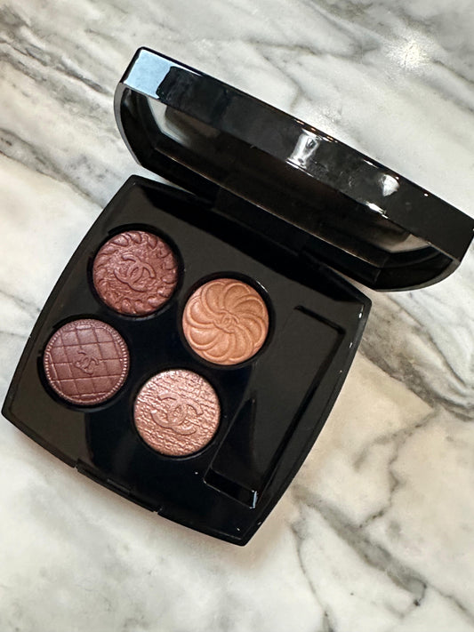CHANEL Les 4 Ombres
Multi-Effect Quadra Eyeshadow (290)