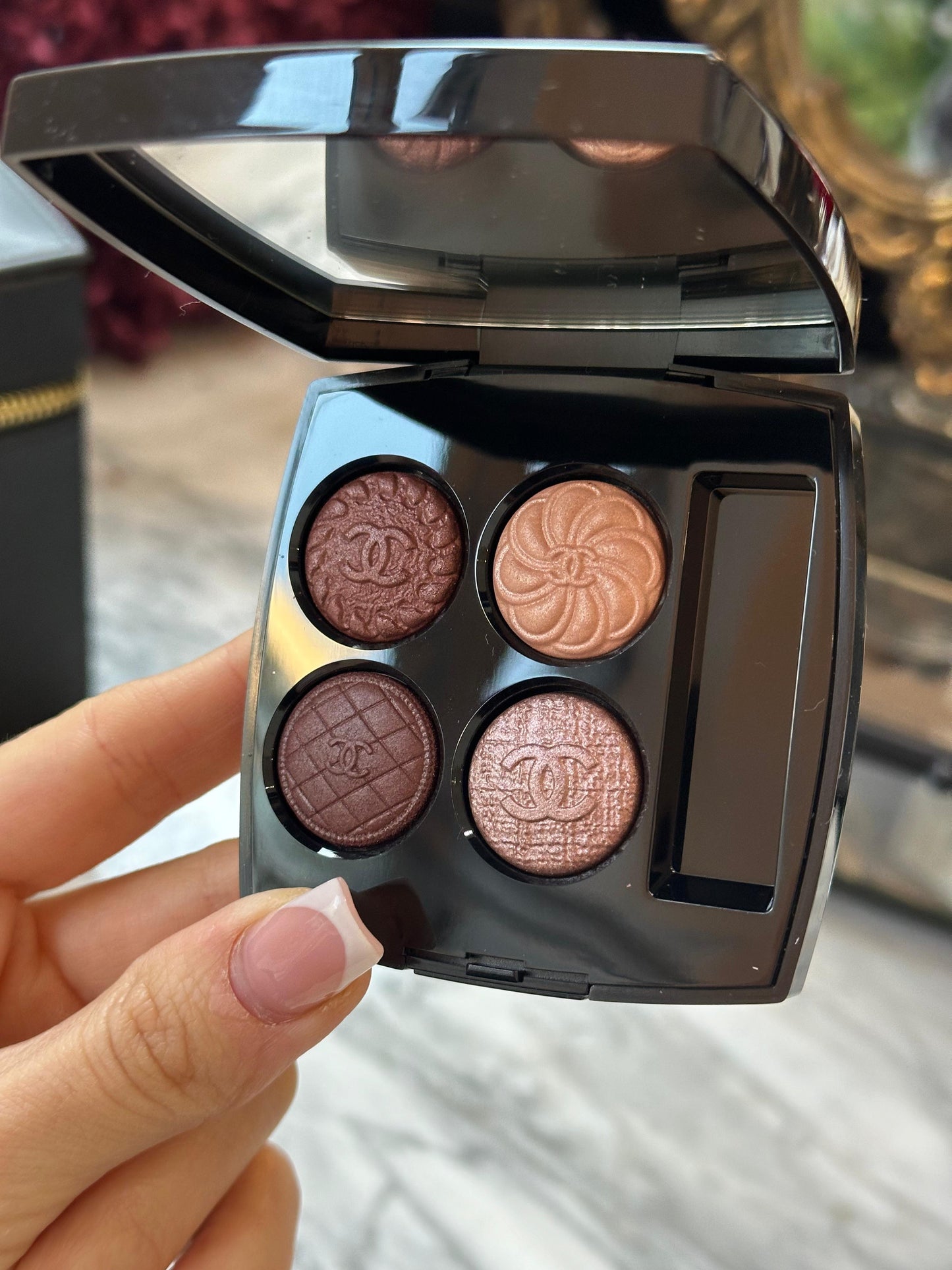 CHANEL Les 4 Ombres
Multi-Effect Quadra Eyeshadow (290)