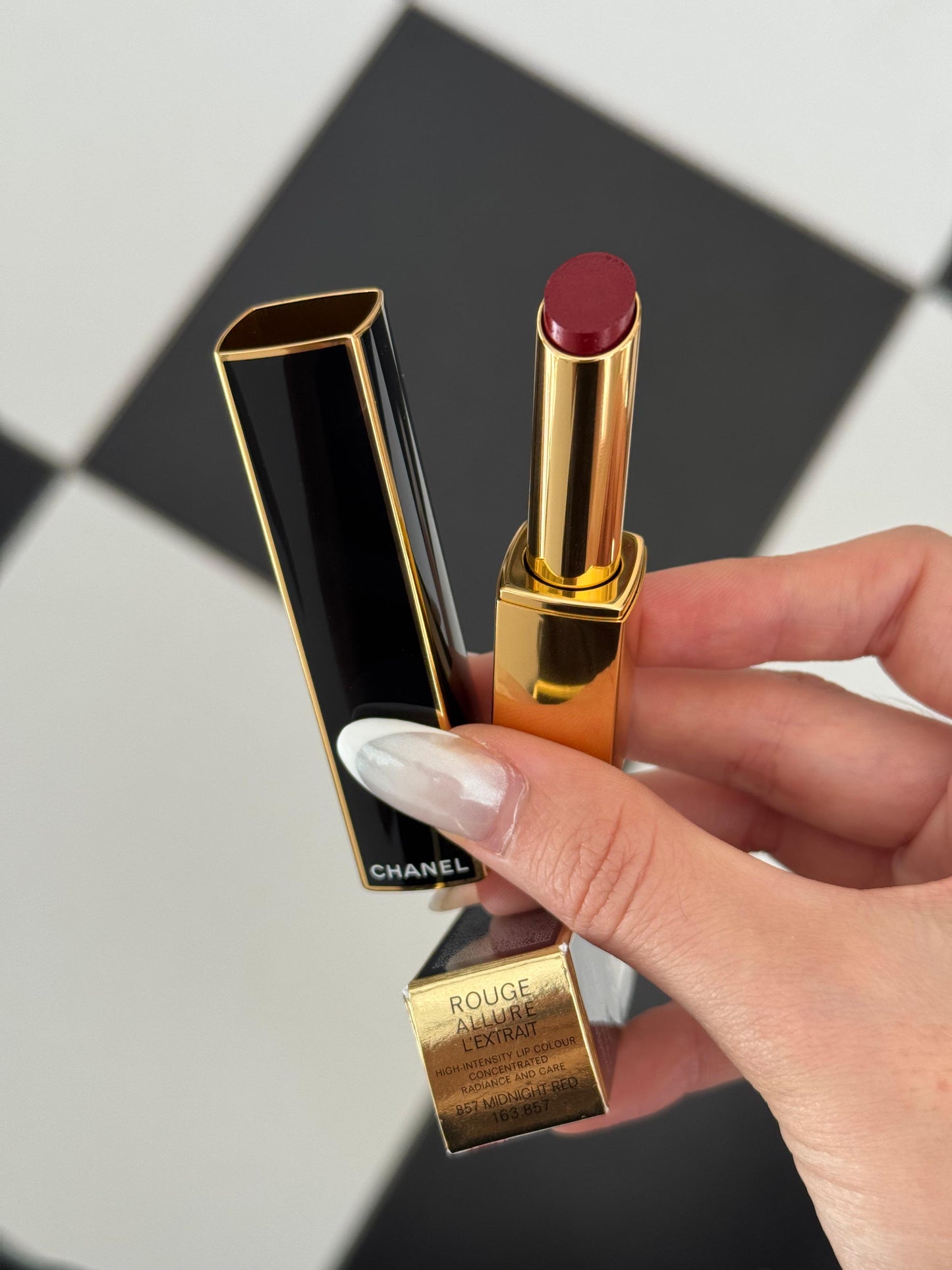 CHANEL Rouge Allure L’Extrait
High-Intensity Lipstick (857) - Concentrated Radiance and Care