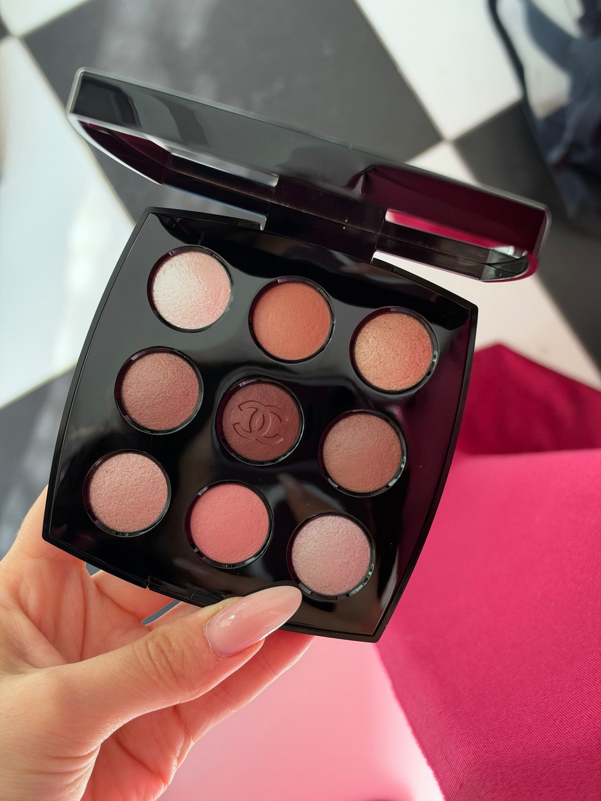 CHANEL Les 9 Ombres 
High Intensity Multi-Effect Eyeshadow Palette (587)