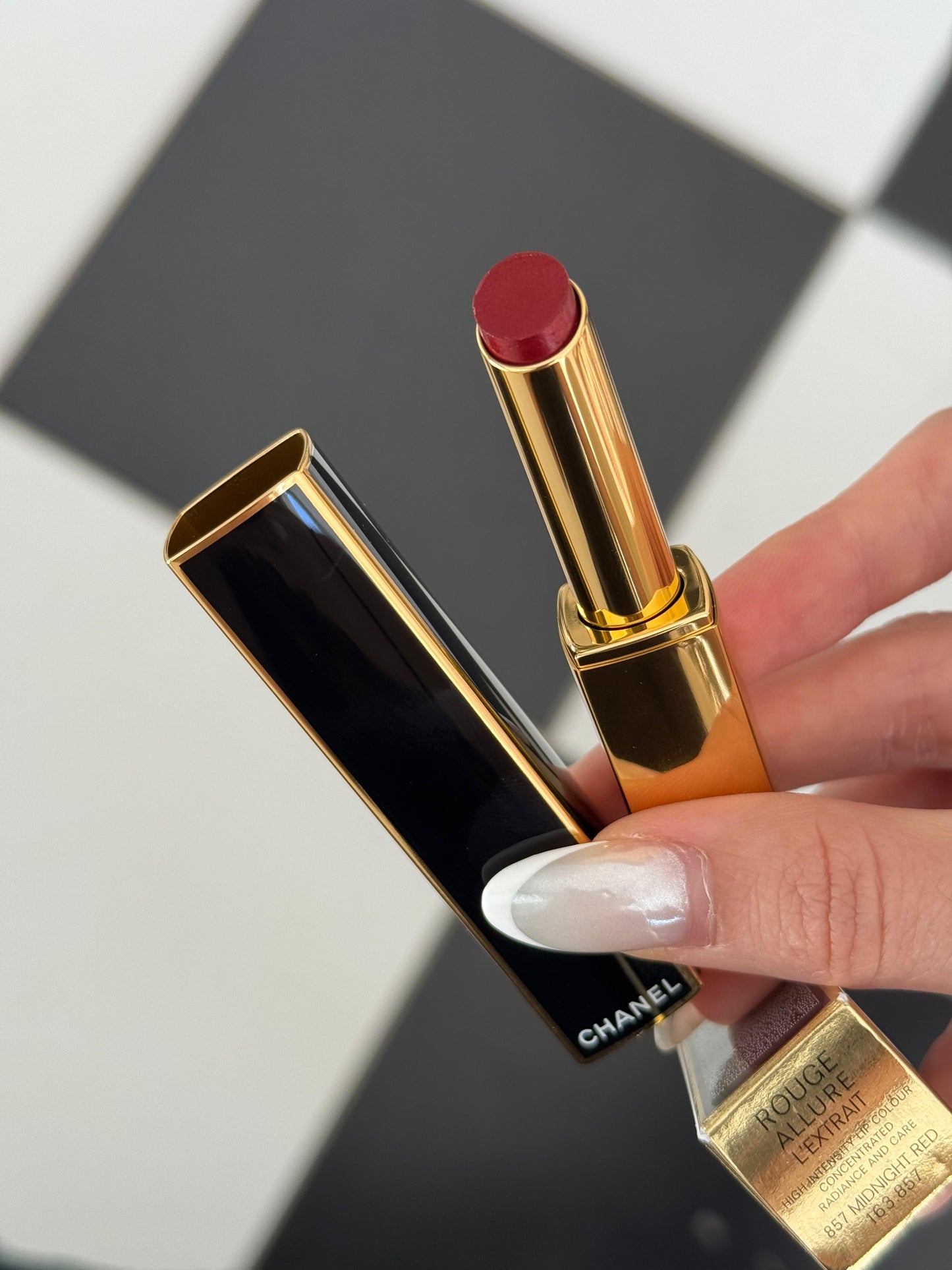 CHANEL Rouge Allure L’Extrait
High-Intensity Lipstick (857) - Concentrated Radiance and Care
