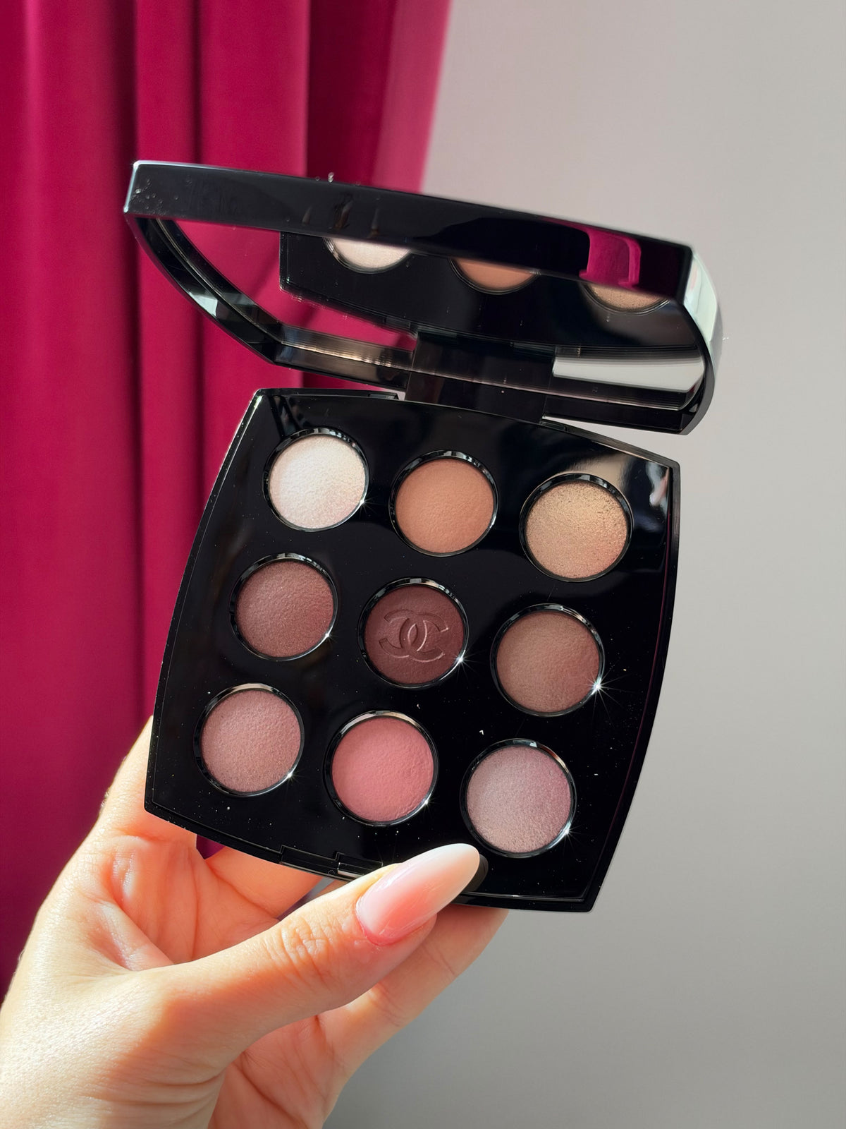 CHANEL Les 9 Ombres 
High Intensity Multi-Effect Eyeshadow Palette (587)