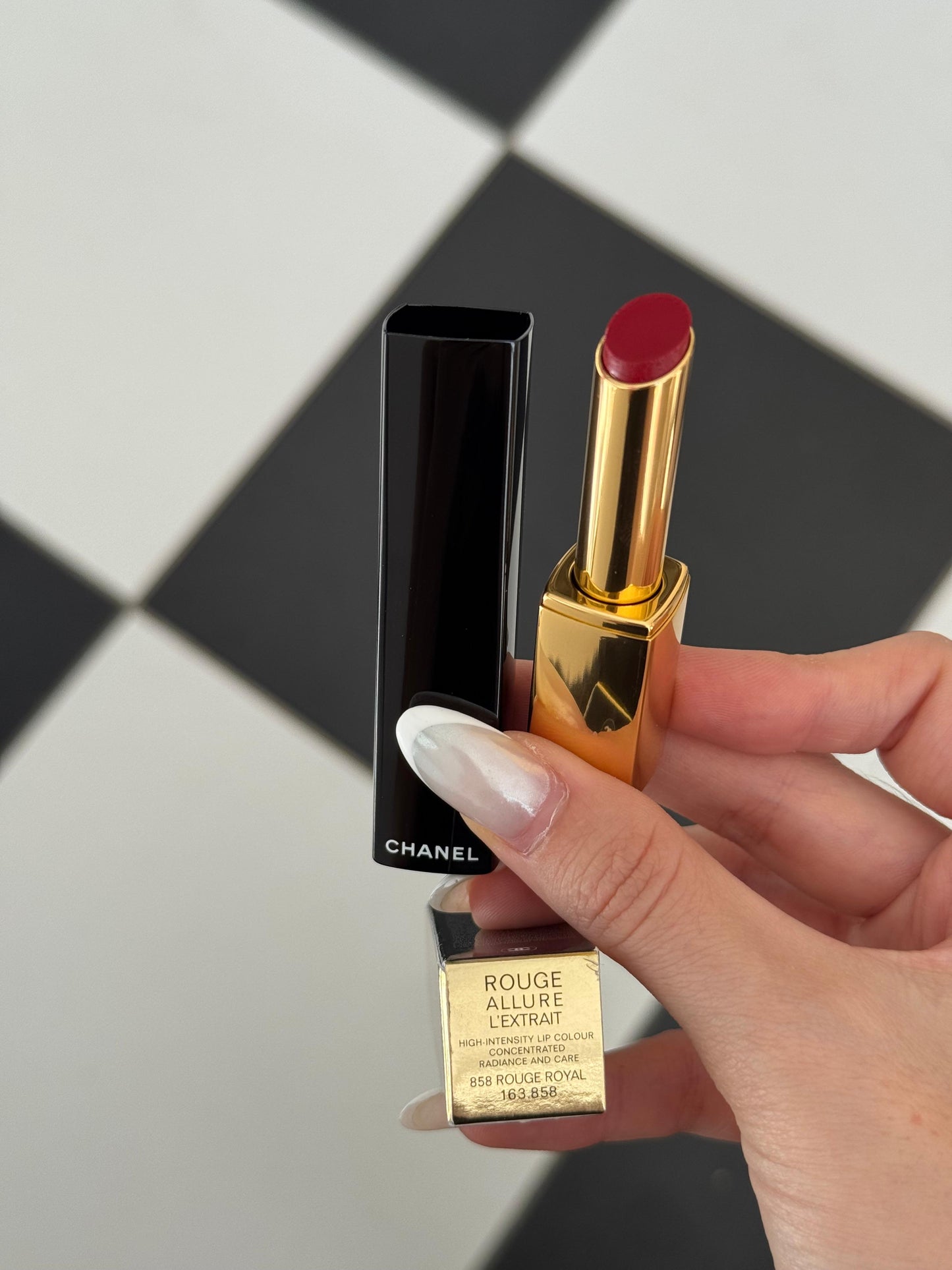 CHANEL Rouge Allure L’Extrait
High-Intensity Lipstick (858) - Concentrated Radiance and Care