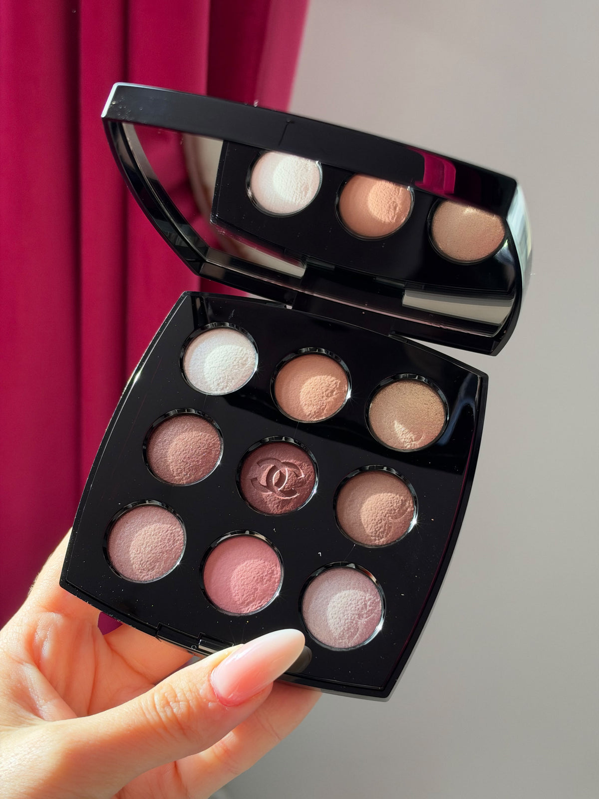CHANEL Les 9 Ombres 
High Intensity Multi-Effect Eyeshadow Palette (587)