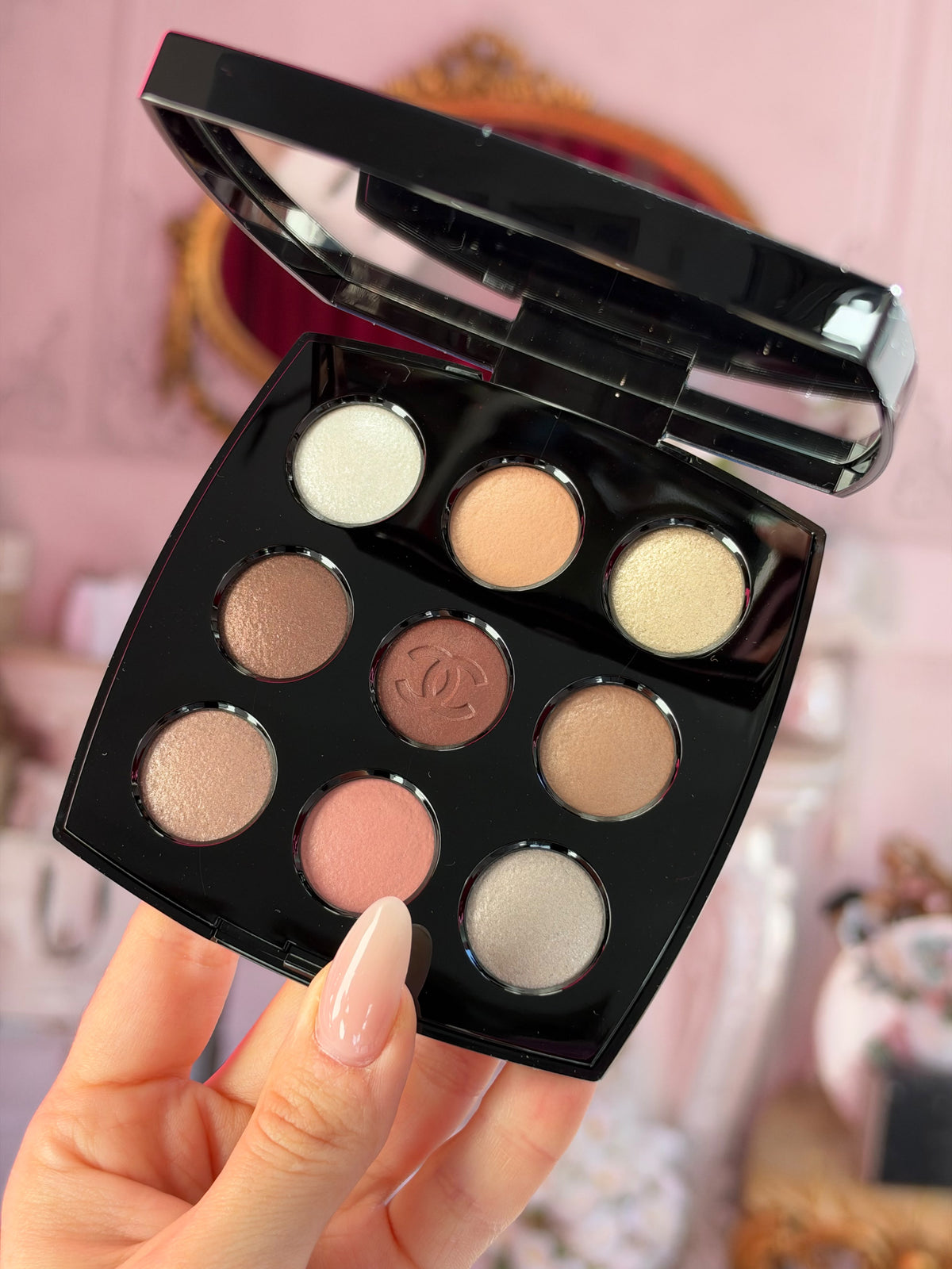 CHANEL Les 9 Ombres 
High Intensity Multi-Effect Eyeshadow Palette (587)