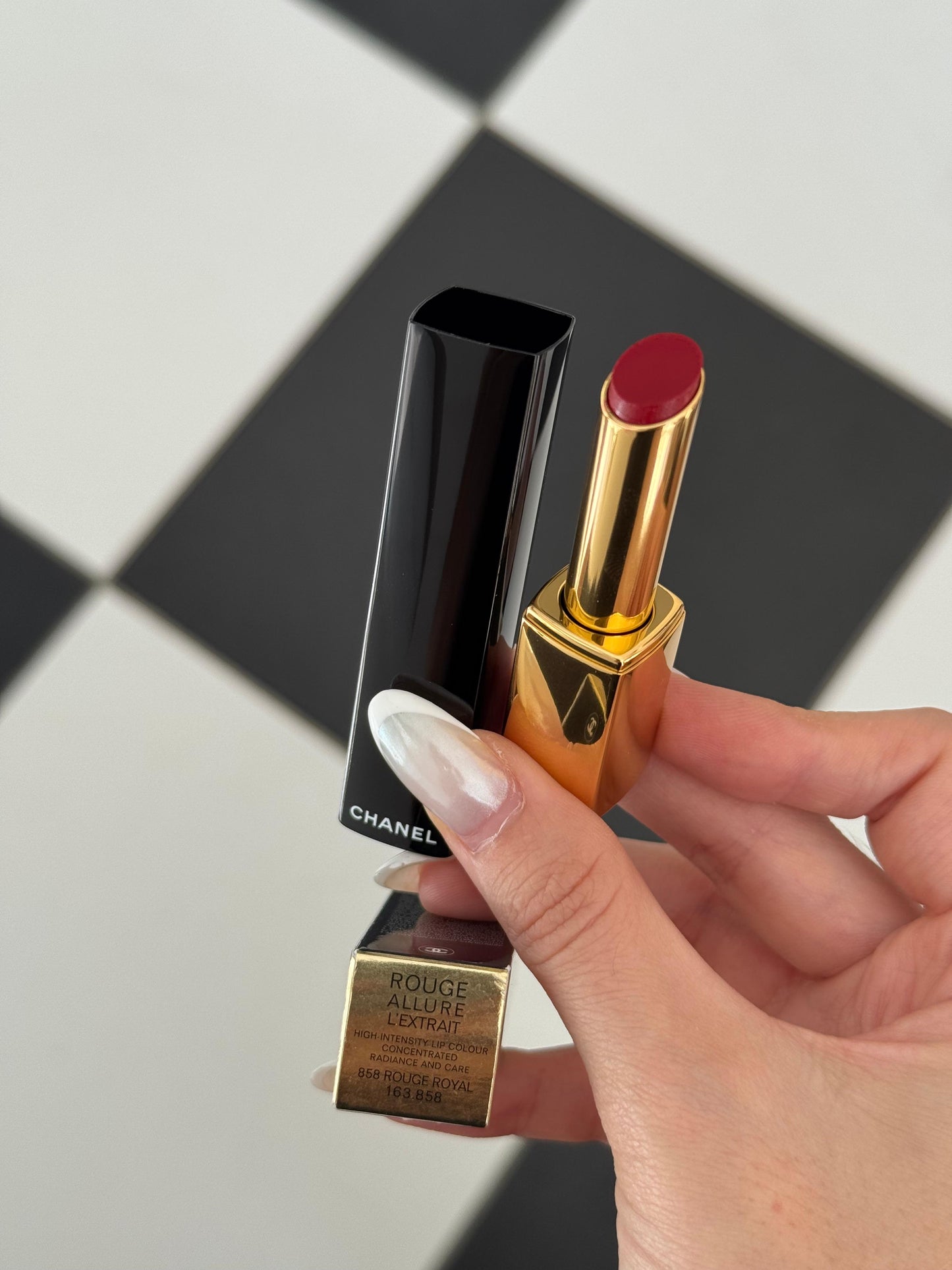 CHANEL Rouge Allure L’Extrait
High-Intensity Lipstick (858) - Concentrated Radiance and Care