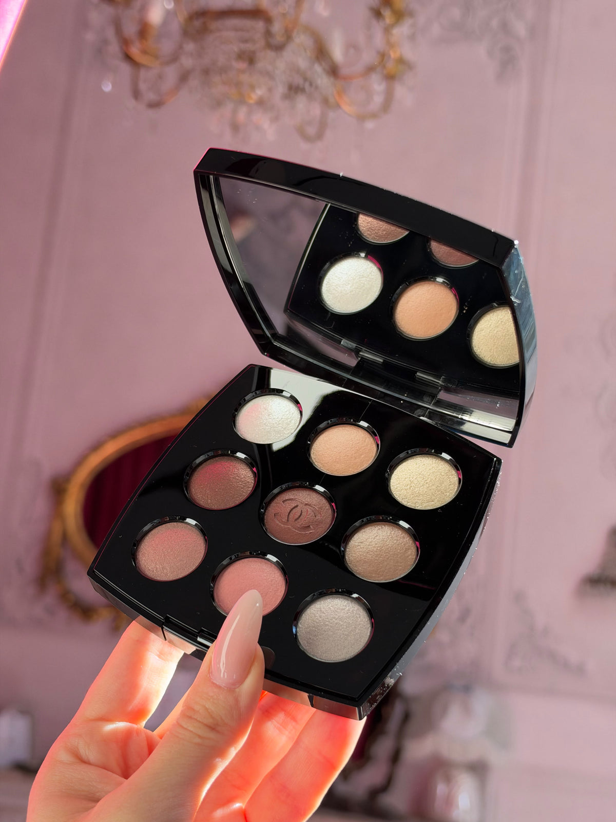 CHANEL Les 9 Ombres 
High Intensity Multi-Effect Eyeshadow Palette (587)