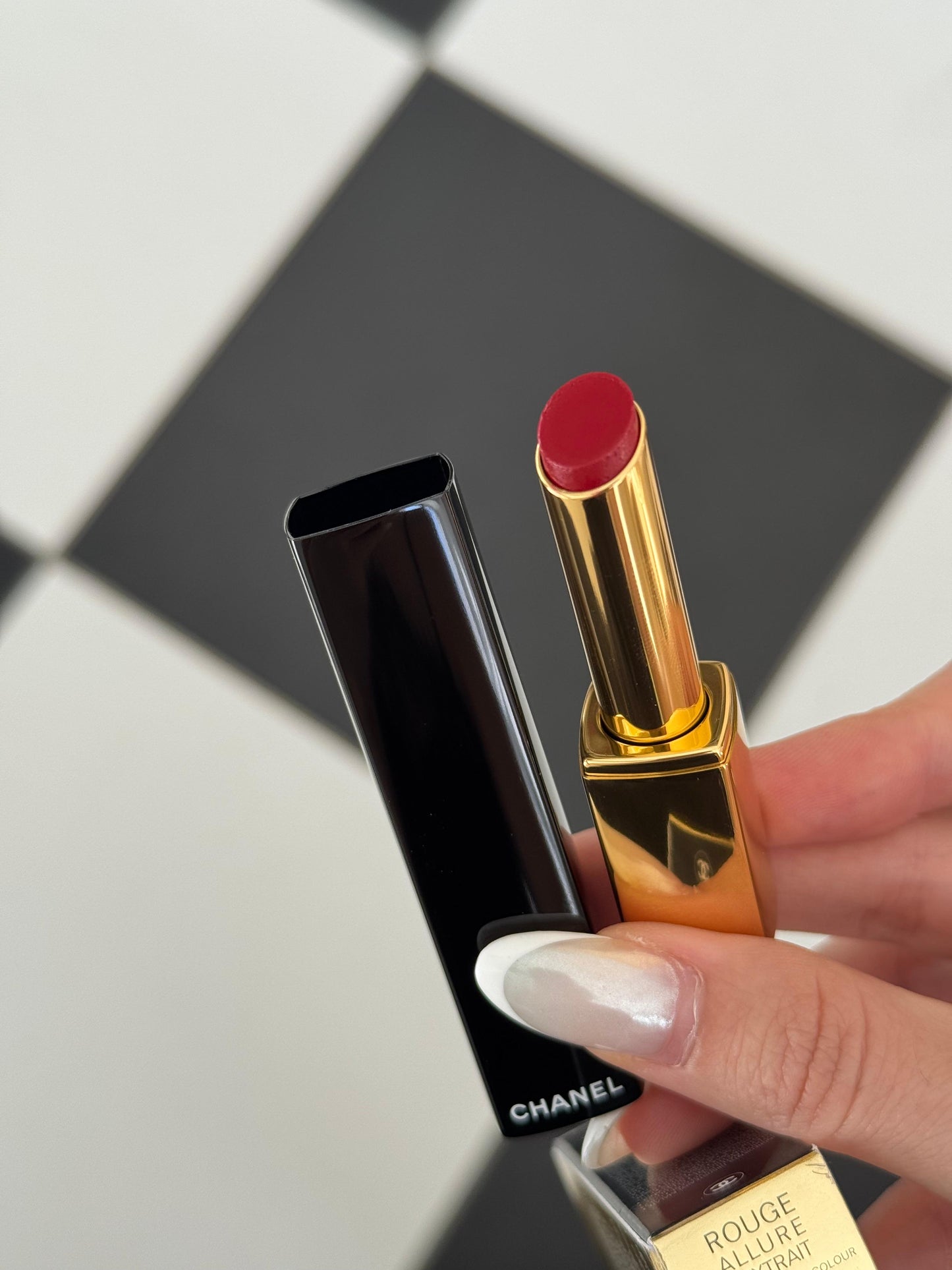 CHANEL Rouge Allure L’Extrait
High-Intensity Lipstick (858) - Concentrated Radiance and Care