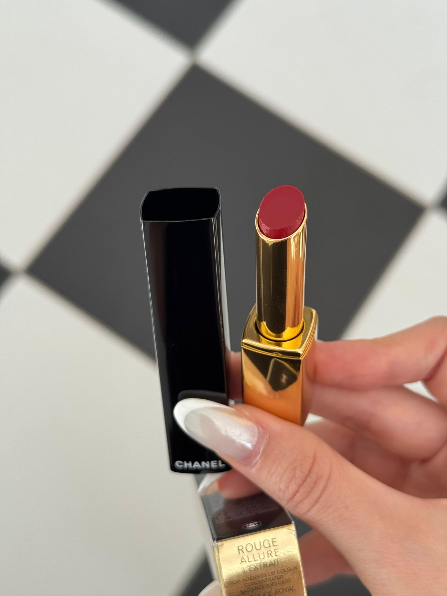 CHANEL Rouge Allure L’Extrait
High-Intensity Lipstick (858) - Concentrated Radiance and Care