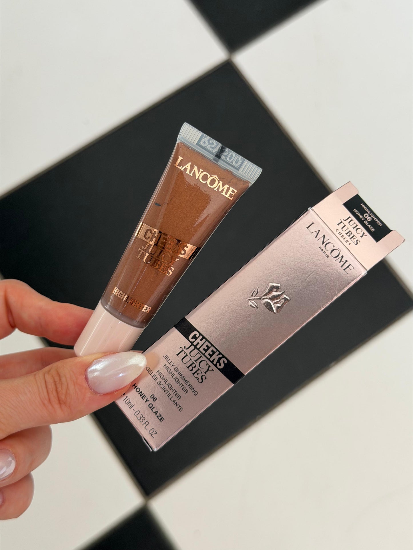 LANCOME Cheeks Juicy Tubes
Jelly Shimmering Highlighter (06)