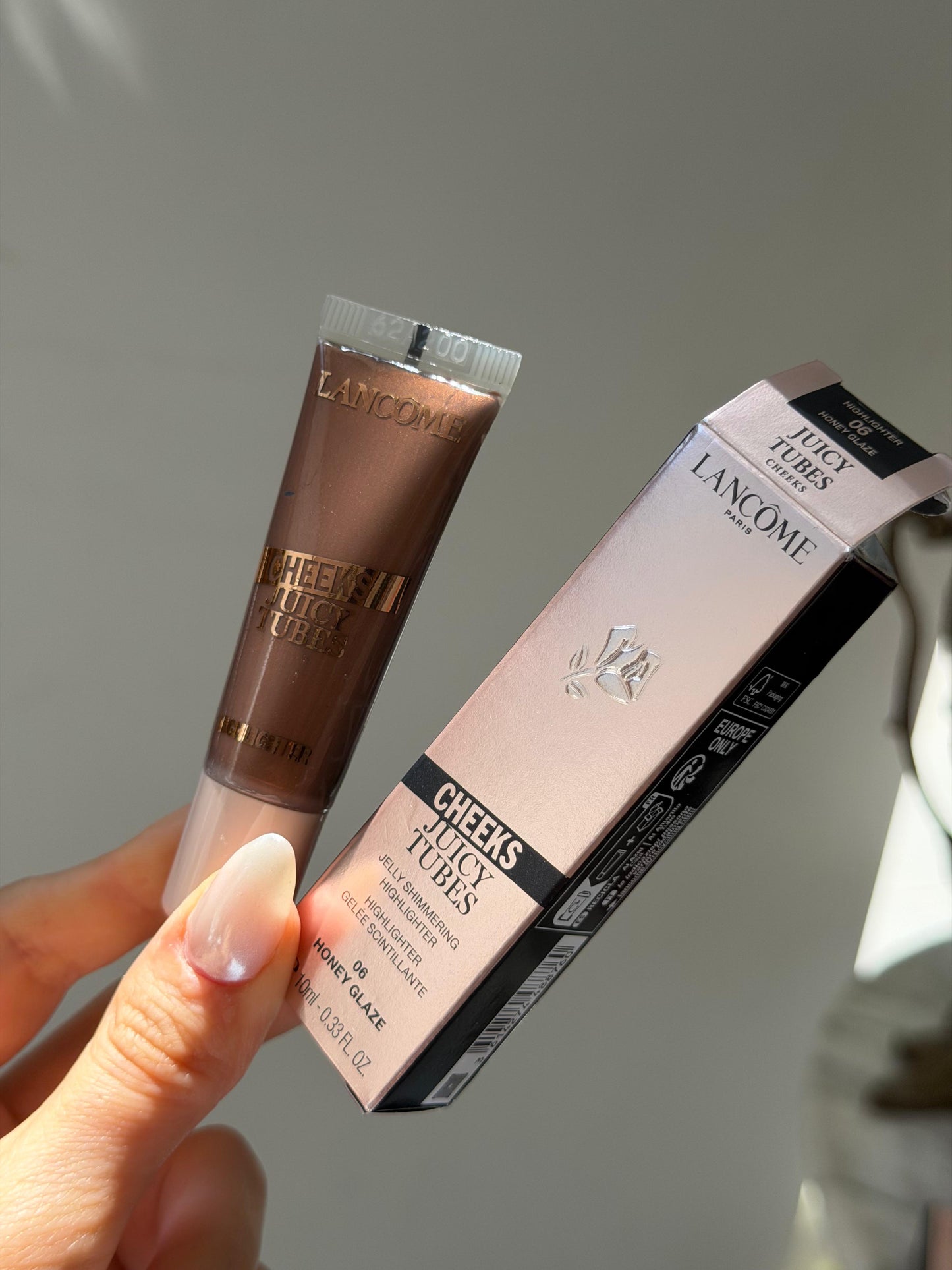 LANCOME Cheeks Juicy Tubes
Jelly Shimmering Highlighter (06)