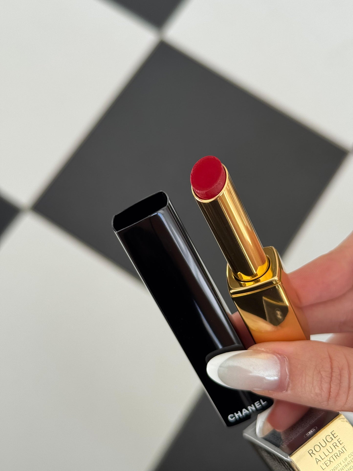 CHANEL Rouge Allure L’Extrait
High-Intensity Lipstick (858) - Concentrated Radiance and Care