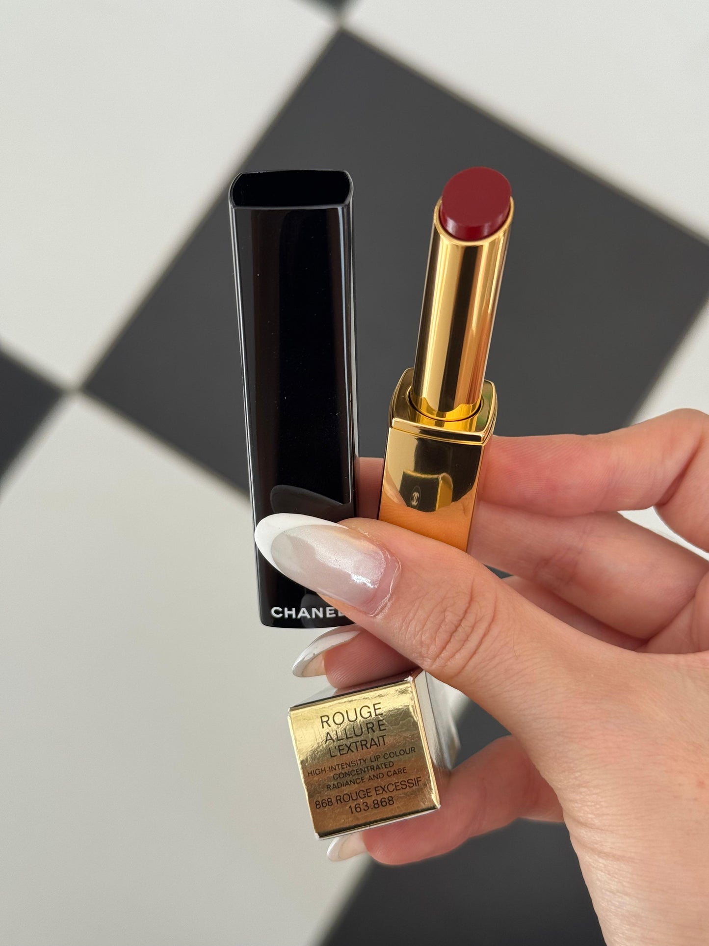 CHANEL Rouge Allure L’Extrait
High-Intensity Lipstick (868) - Concentrated Radiance and Care