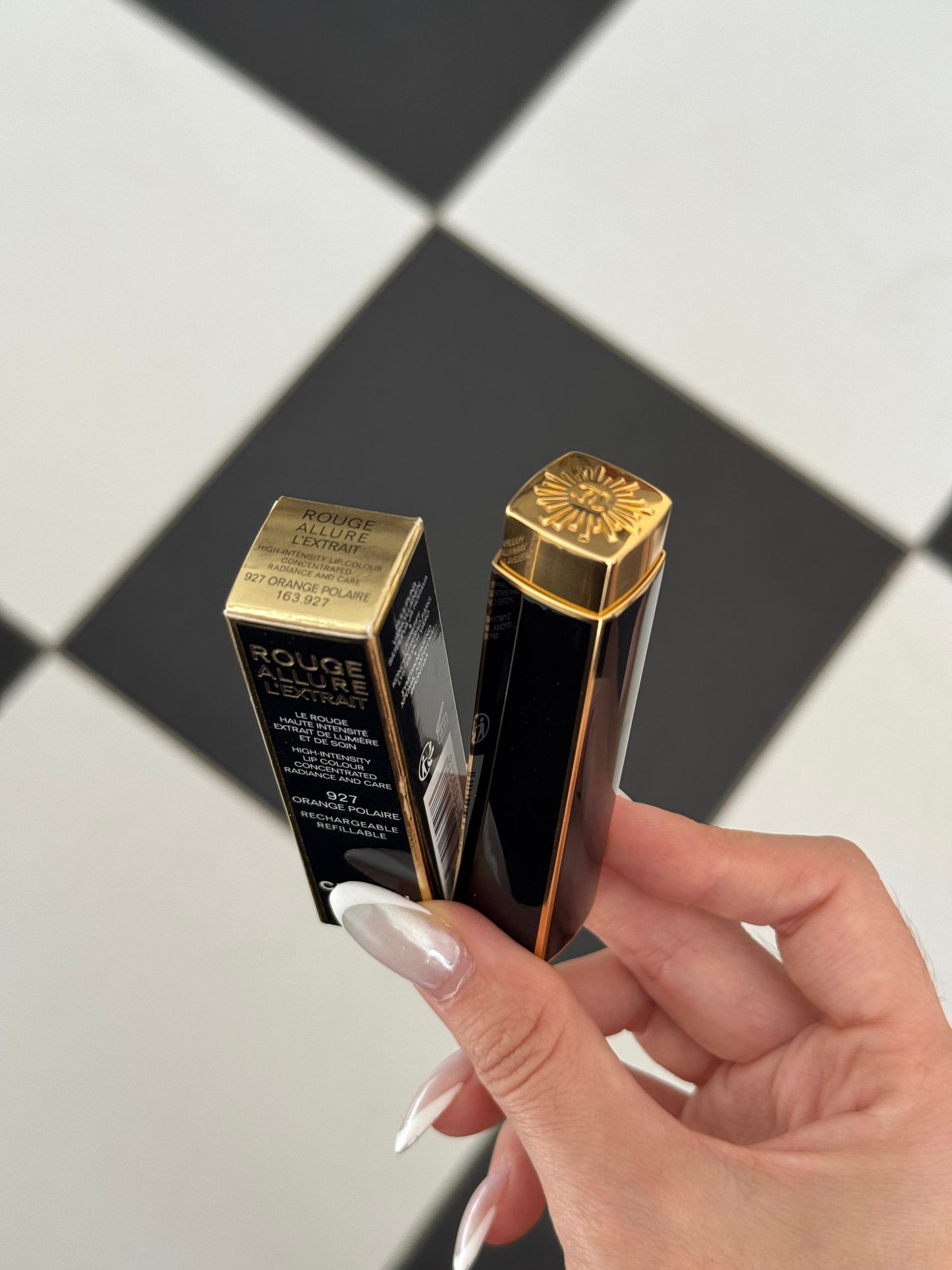 CHANEL Rouge Allure L’Extrait
High-Intensity Lipstick (927) - Concentrated Radiance and Care