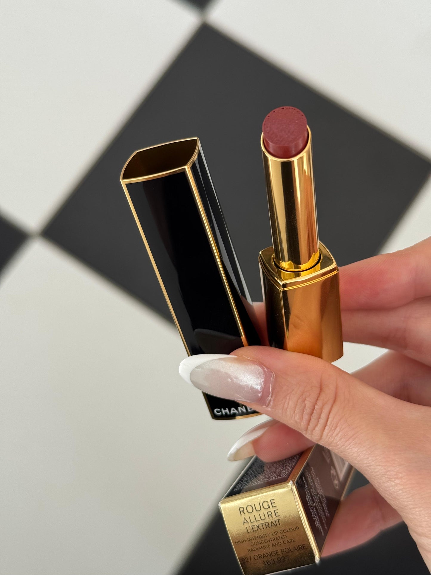 CHANEL Rouge Allure L’Extrait
High-Intensity Lipstick (927) - Concentrated Radiance and Care
