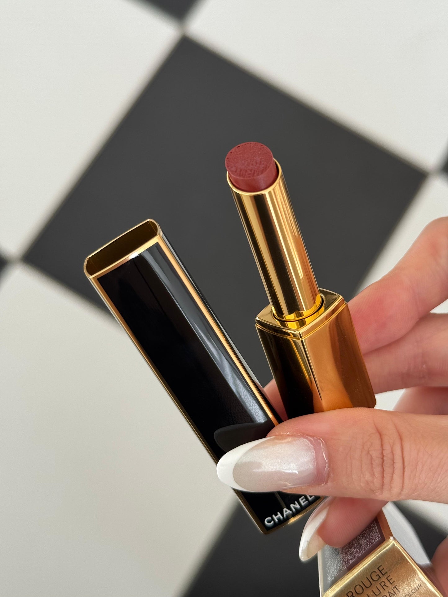 CHANEL Rouge Allure L’Extrait
High-Intensity Lipstick (927) - Concentrated Radiance and Care